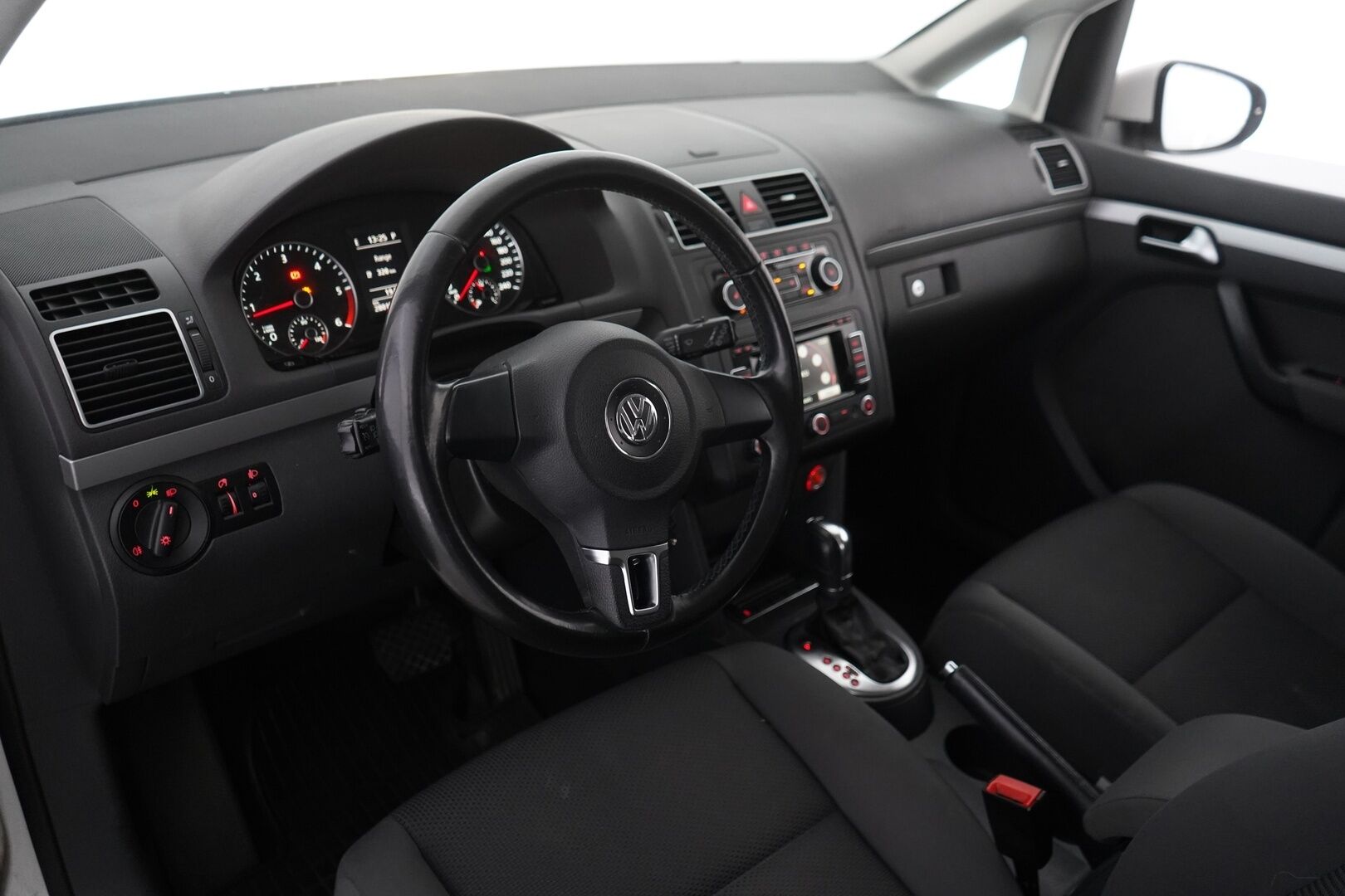 Volkswagen Touran 2012 1,6 TDI Comfortline 77 kW DSG-aut *YritysOutlet - Myydään vain yrityksille* - Koukku / Lohko / Vakkari / Kahdet renkaat