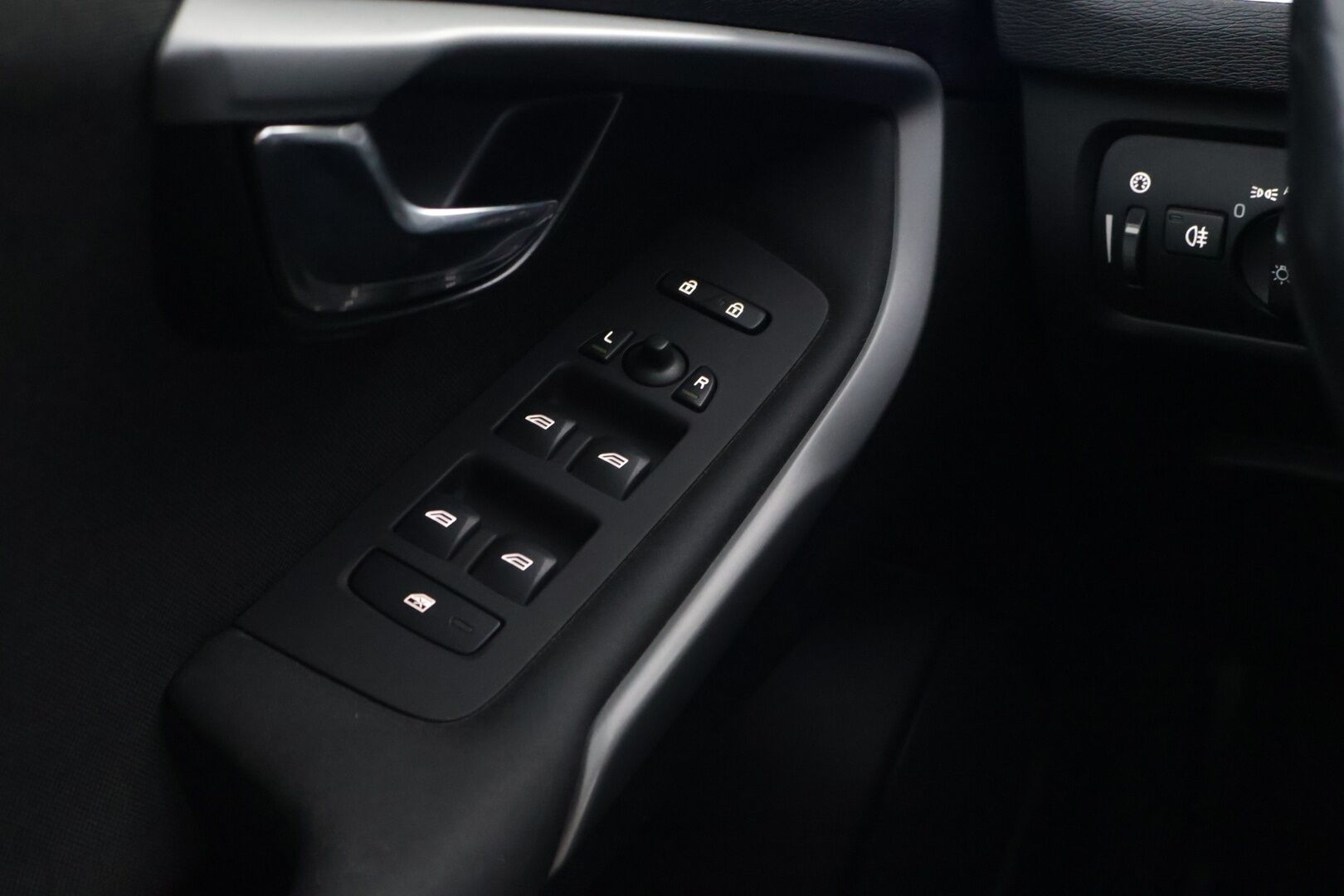 Volvo V40 2014 D2 Business - | Webasto | Suomi-auto | Vakkari | Xenon | Bluetooth | Kahdet hyvät renkaat vanteilla | 