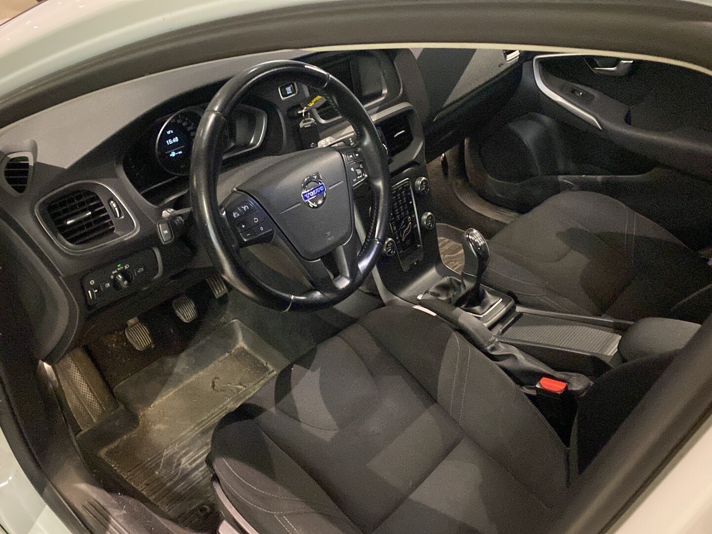 Volvo V40 2014 D2 Business - | Webasto | Suomi-auto | Vakkari | Xenon | Bluetooth | Kahdet hyvät renkaat vanteilla | 