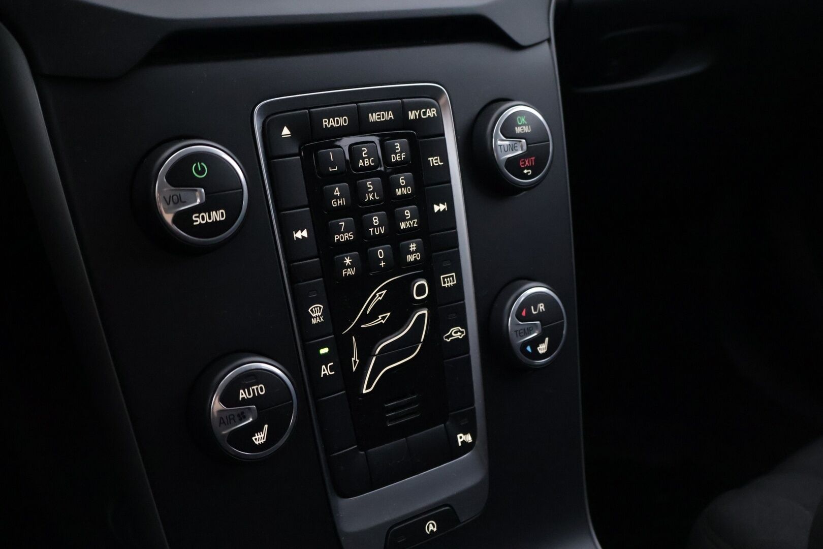 Volvo V40 2014 D2 Business - | Webasto | Suomi-auto | Vakkari | Xenon | Bluetooth | Kahdet hyvät renkaat vanteilla | 