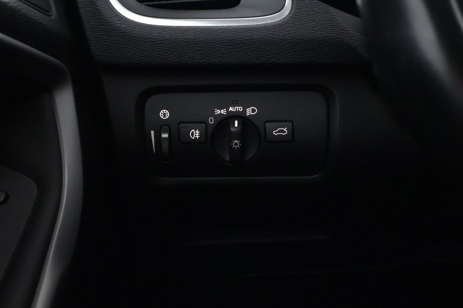 Volvo V40 2014 D2 Business - | Webasto | Suomi-auto | Vakkari | Xenon | Bluetooth | Kahdet hyvät renkaat vanteilla | 