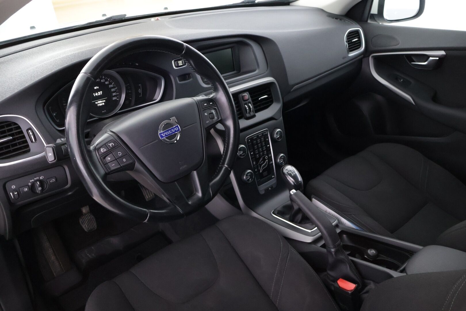 Volvo V40 2014 D2 Business - | Webasto | Suomi-auto | Vakkari | Xenon | Bluetooth | Kahdet hyvät renkaat vanteilla | 