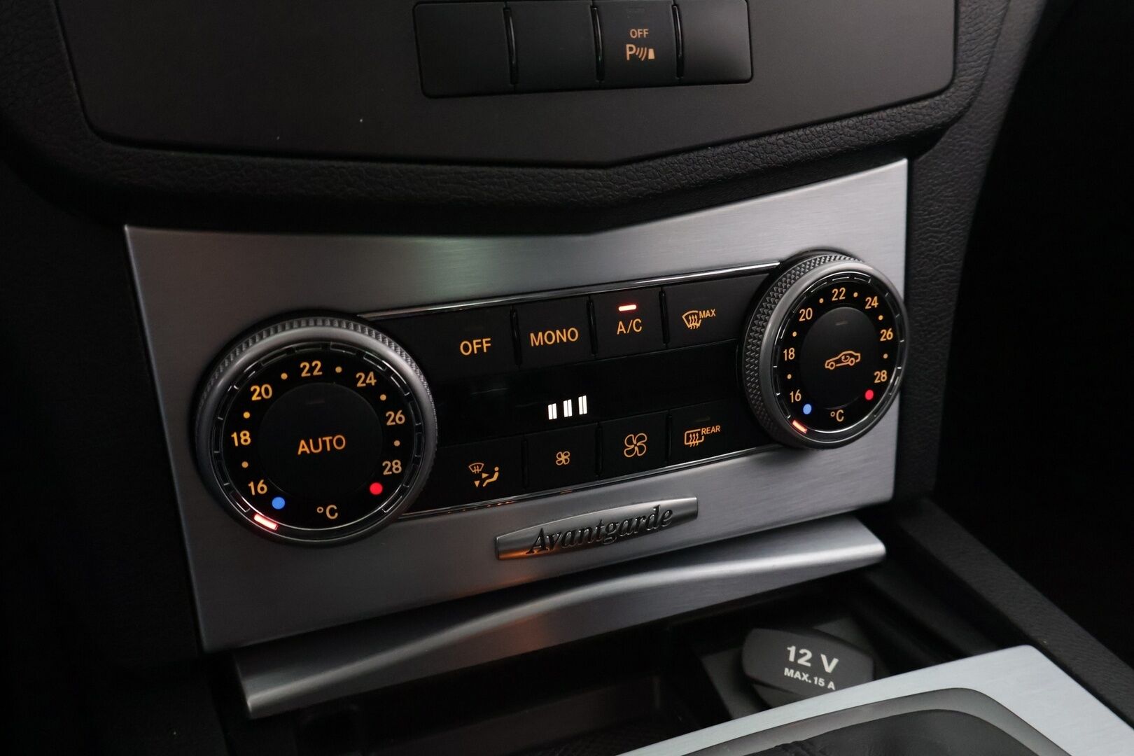 Mercedes-Benz C 2011 180 CGI BE T A Avantgarde - Vakkari / Sähköpenkit / Nahka-alcantara / Lohkolämmitin / Huippusiisti 