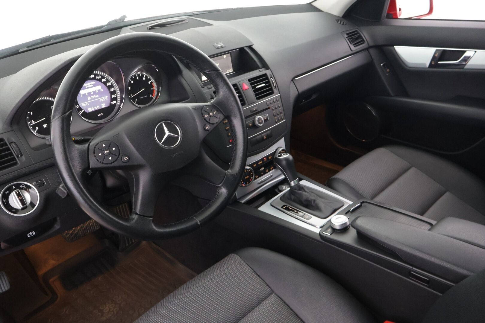 Mercedes-Benz C 2011 180 CGI BE T A Avantgarde - Vakkari / Sähköpenkit / Nahka-alcantara / Lohkolämmitin / Huippusiisti 