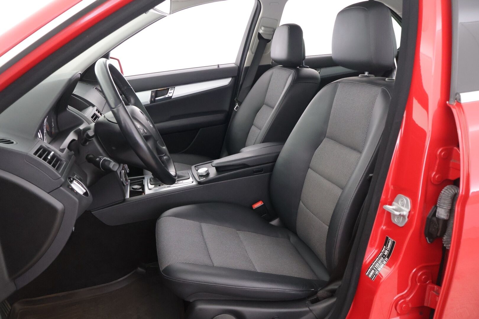 Mercedes-Benz C 2011 180 CGI BE T A Avantgarde - Vakkari / Sähköpenkit / Nahka-alcantara / Lohkolämmitin / Huippusiisti 