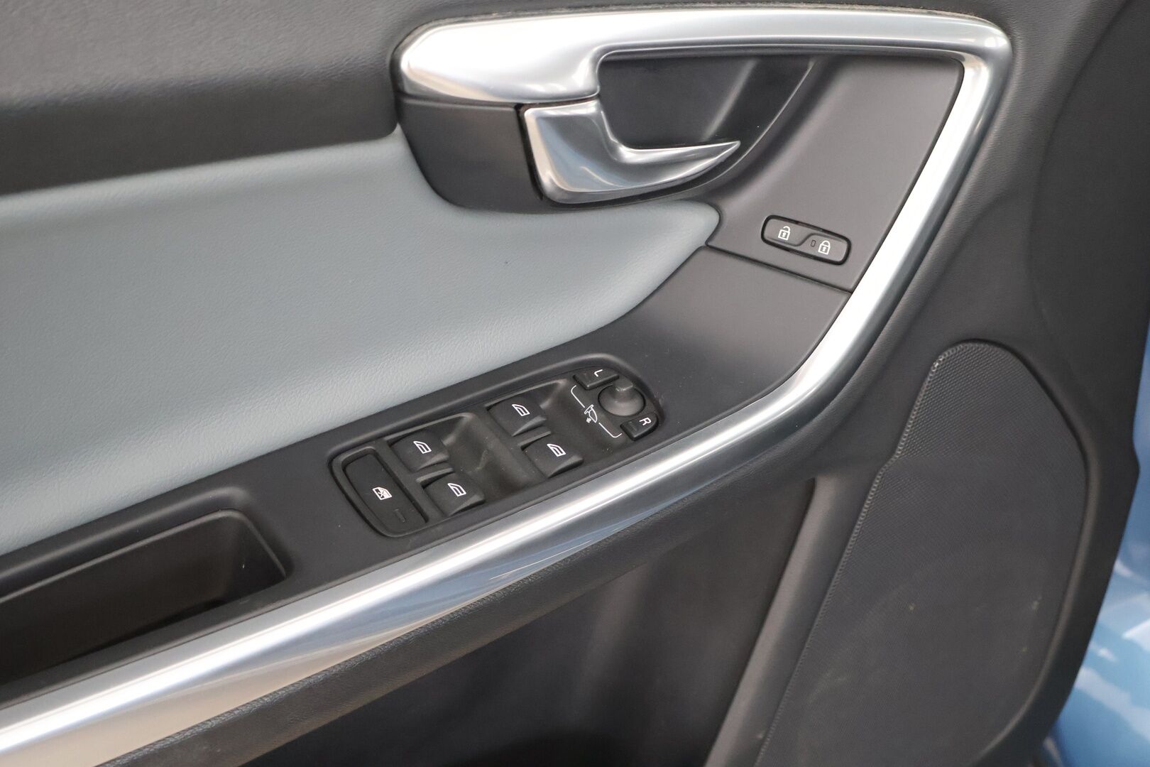 Volvo V60 2014 D4 Business Summum aut - Suomi-Auto | Webasto | Digimittaristo | Muistipenkki | Nahkasisusta | VOC | Vetokoukku | BLIS