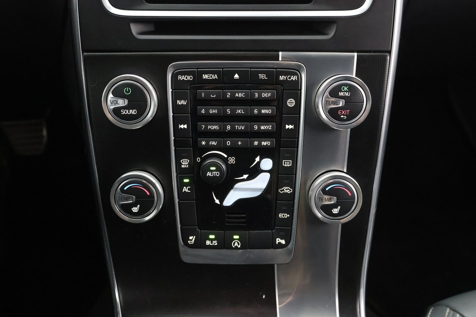 Volvo V60 2014 D4 Business Summum aut - Suomi-Auto | Webasto | Digimittaristo | Muistipenkki | Nahkasisusta | VOC | Vetokoukku | BLIS