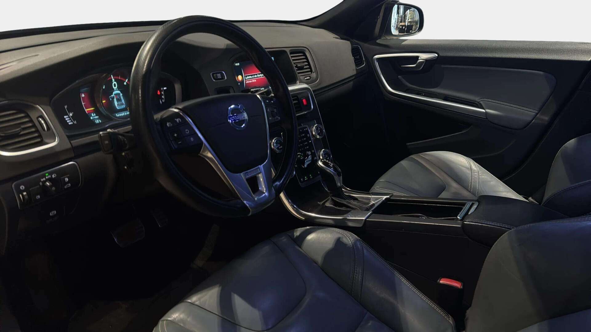 Volvo V60 2014 D4 Business Summum aut / Webasto / Digimittaristo / Muistipenkki / Nahkasisusta / VOC / Vetokoukku / BLIS / - R-Design sisäpaketti / Suomi-auto