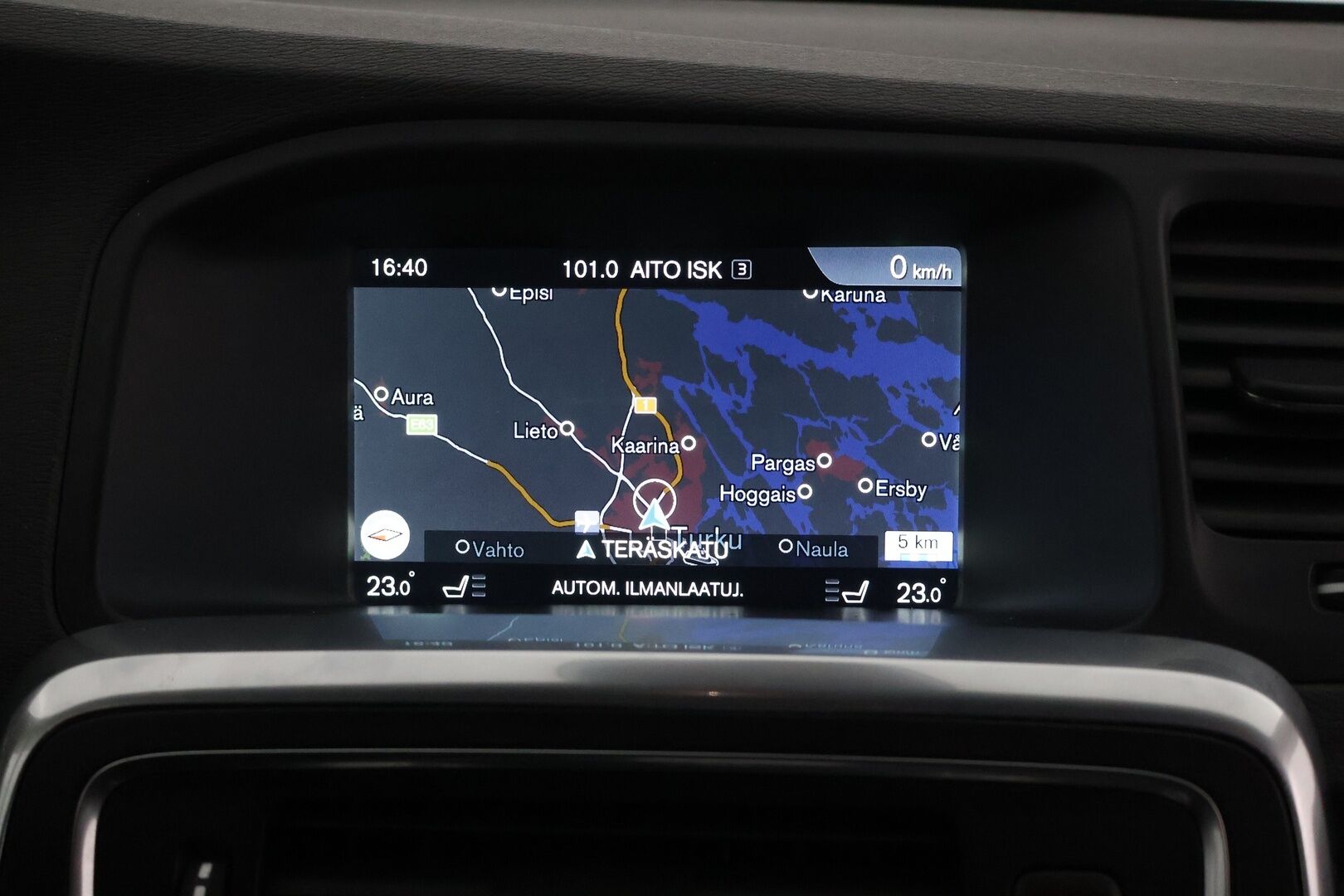 Volvo V60 2014 D4 Business Summum aut - Suomi-Auto | Webasto | Digimittaristo | Muistipenkki | Nahkasisusta | VOC | Vetokoukku | BLIS
