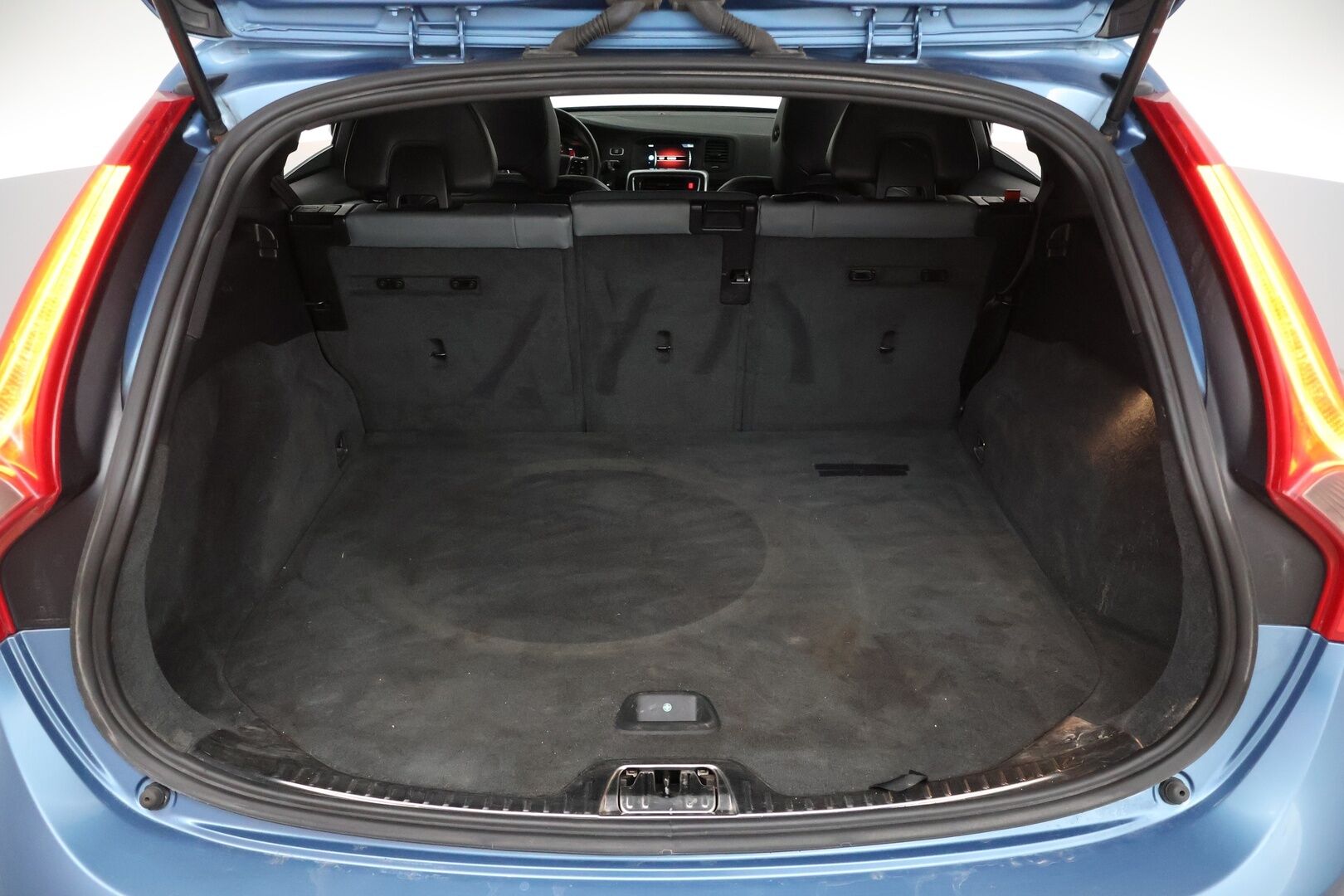 Volvo V60 2014 D4 Business Summum aut - Suomi-Auto | Webasto | Digimittaristo | Muistipenkki | Nahkasisusta | VOC | Vetokoukku | BLIS