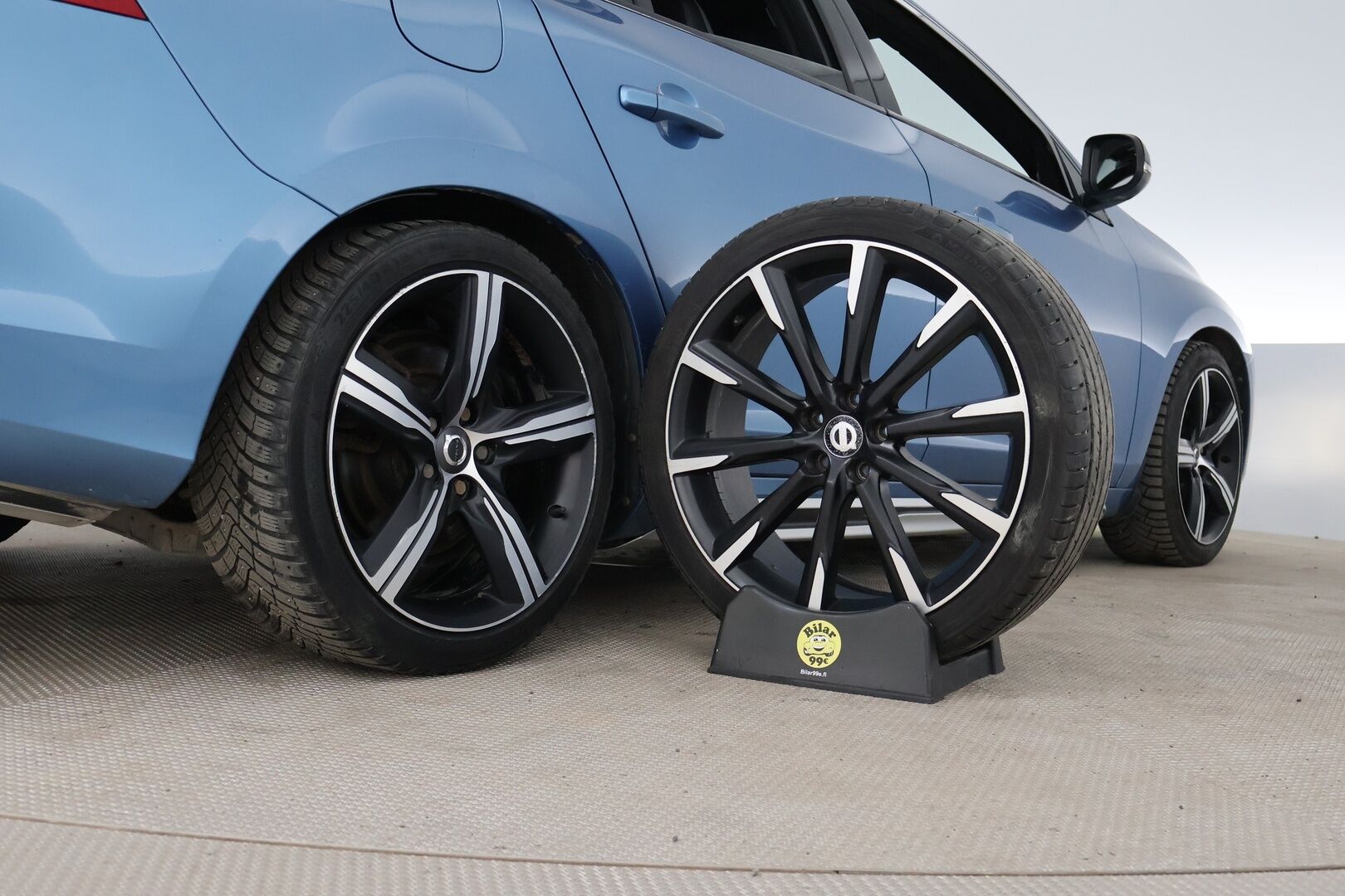 Volvo V60 2014 D4 Business Summum aut - Suomi-Auto | Webasto | Digimittaristo | Muistipenkki | Nahkasisusta | VOC | Vetokoukku | BLIS