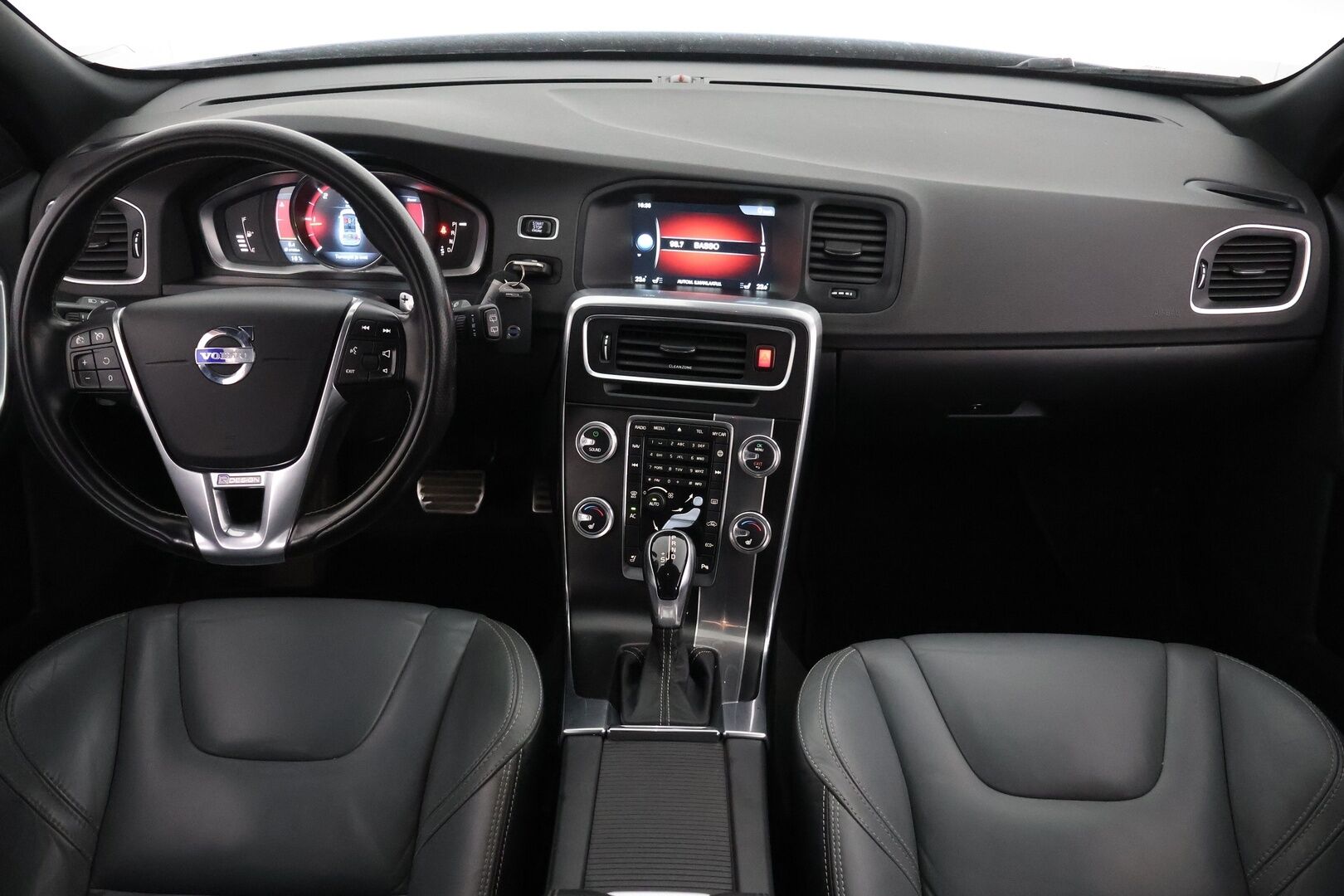 Volvo V60 2014 D4 Business Summum aut - Suomi-Auto | Webasto | Digimittaristo | Muistipenkki | Nahkasisusta | VOC | Vetokoukku | BLIS