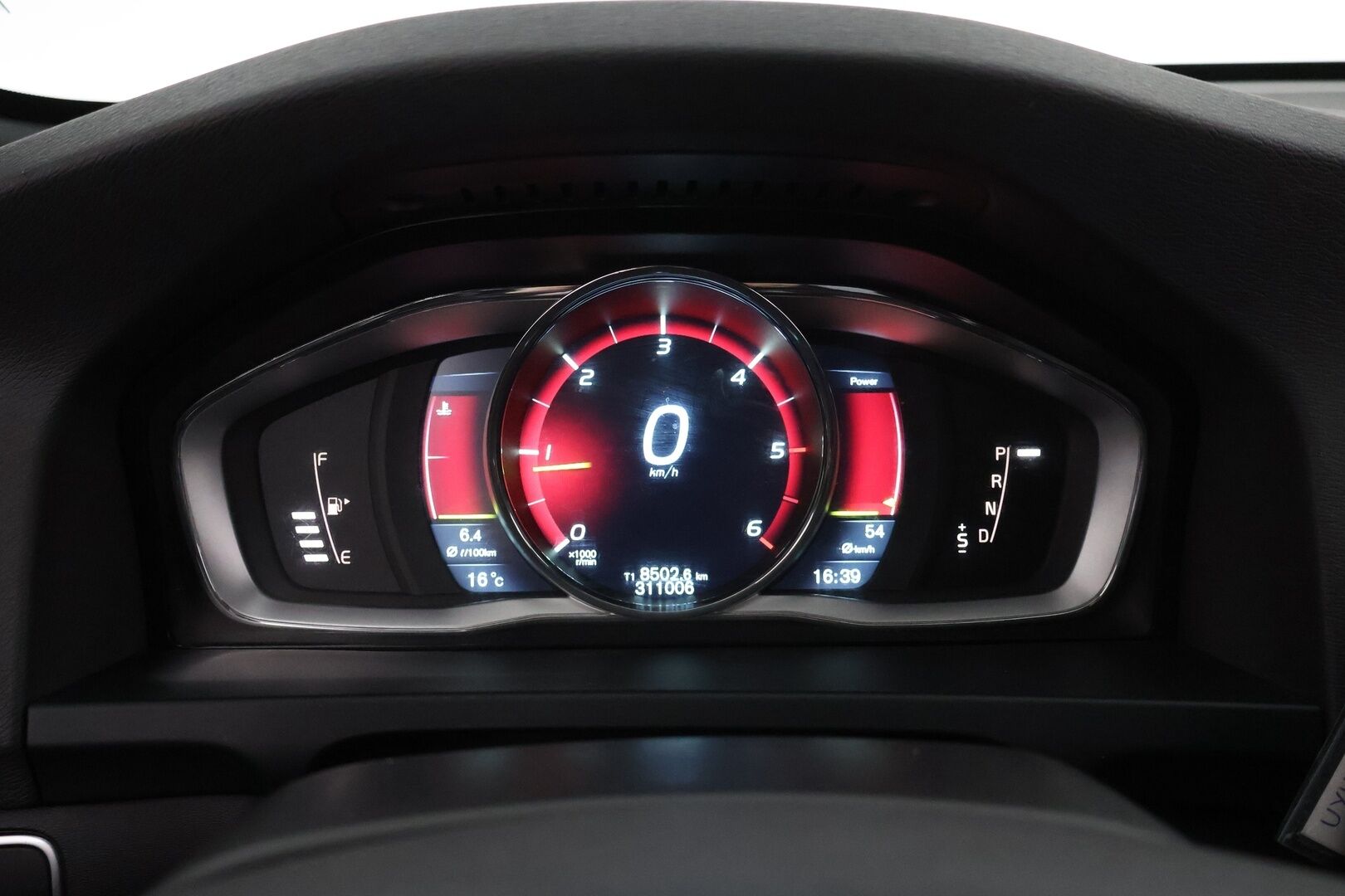 Volvo V60 2014 D4 Business Summum aut - Suomi-Auto | Webasto | Digimittaristo | Muistipenkki | Nahkasisusta | VOC | Vetokoukku | BLIS