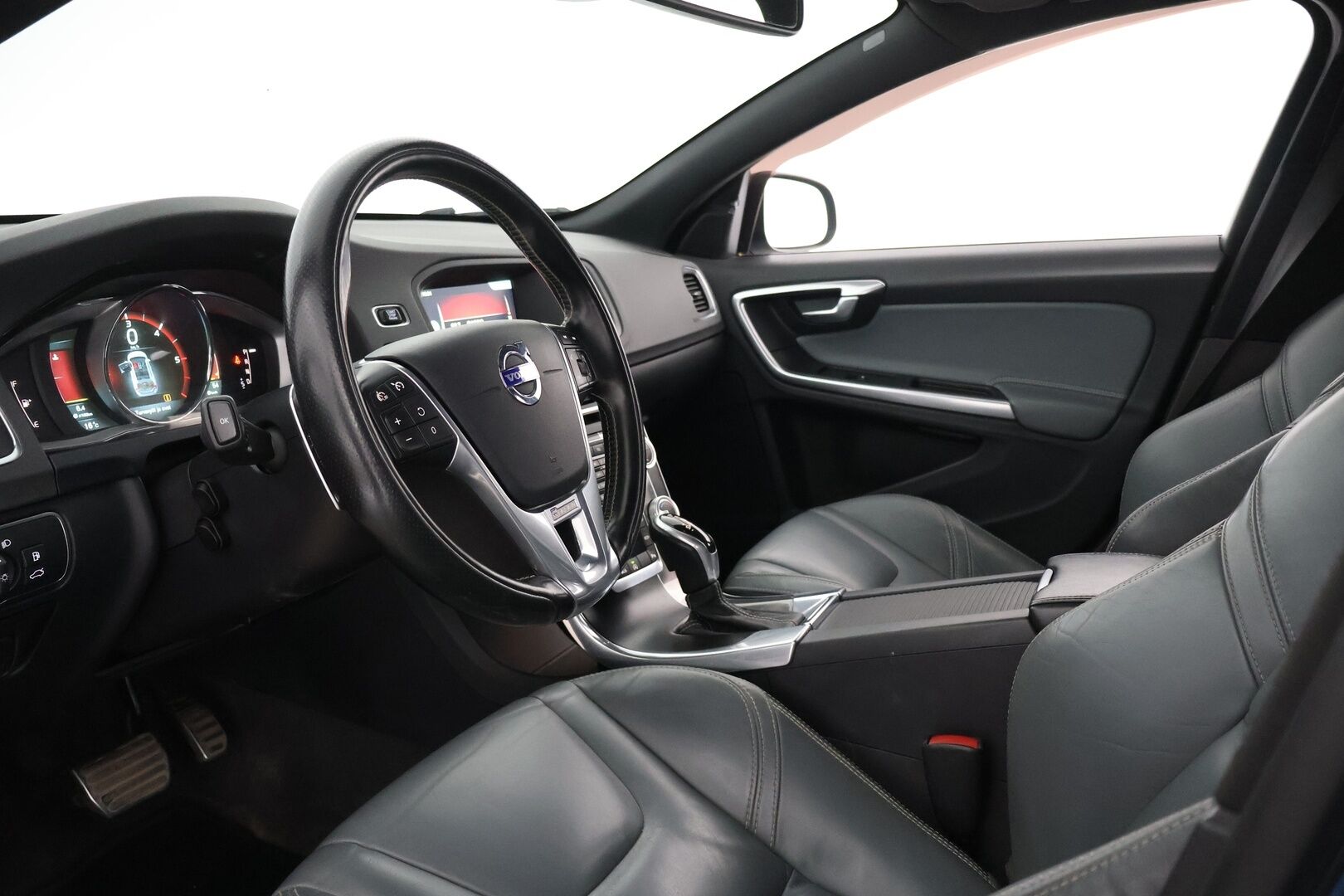 Volvo V60 2014 D4 Business Summum aut - Suomi-Auto | Webasto | Digimittaristo | Muistipenkki | Nahkasisusta | VOC | Vetokoukku | BLIS