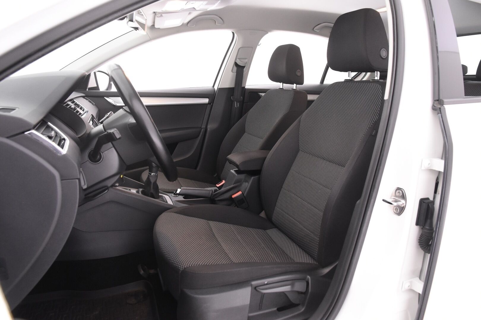 Skoda Octavia 2014 1,2 TSI Ambition *Iso näyttö / Webasto / Tutkat / Kahdet hyvät renkaat*