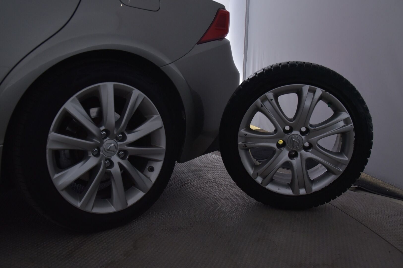 Lexus IS 2015 300h Executive - *Keyless / Koukku / Tutkat  / Merkkihuollot / Gracenote audio / Lohko+sisä*