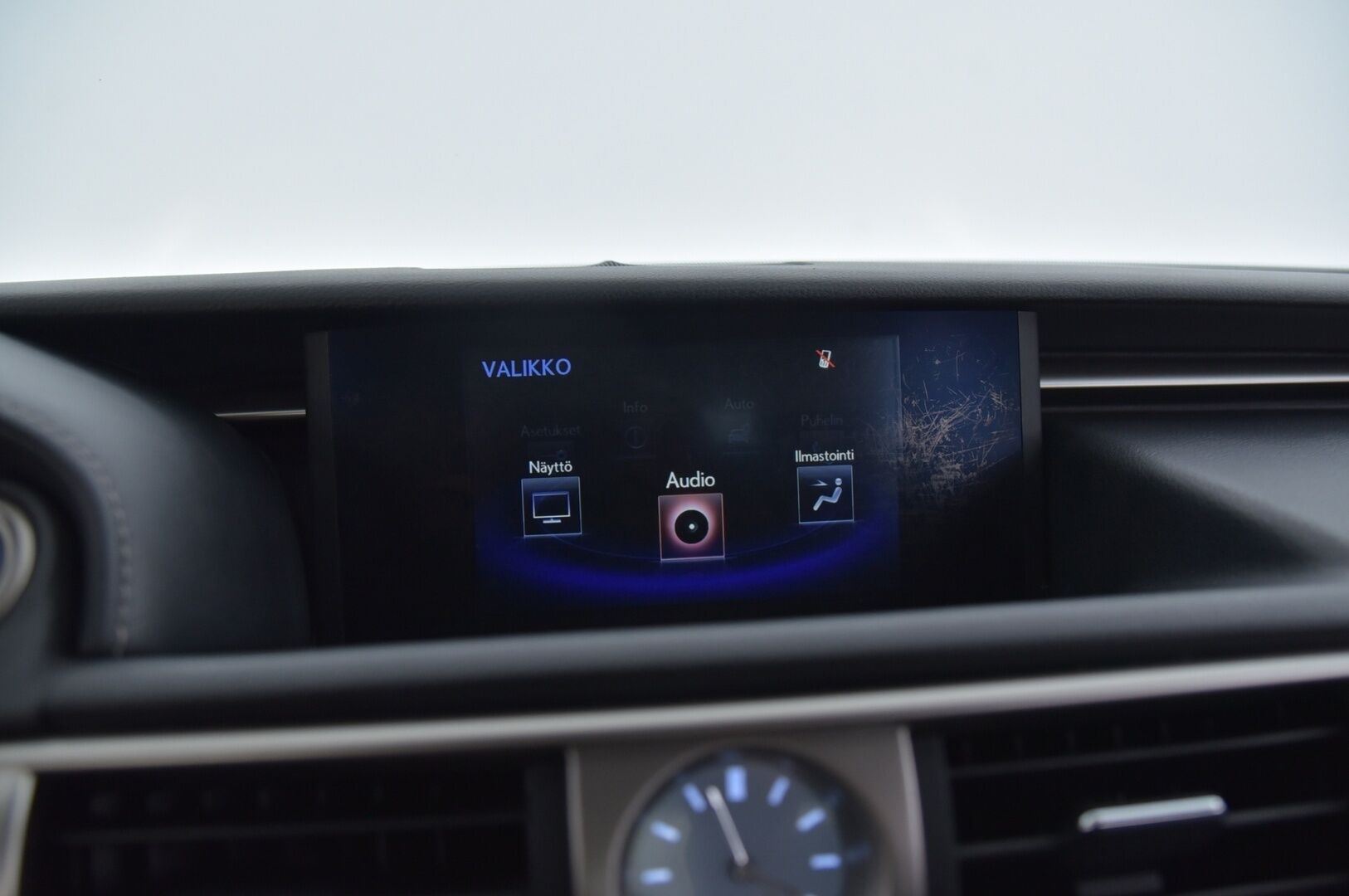 Lexus IS 2015 300h Executive - *Keyless / Koukku / Tutkat  / Merkkihuollot / Gracenote audio / Lohko+sisä*
