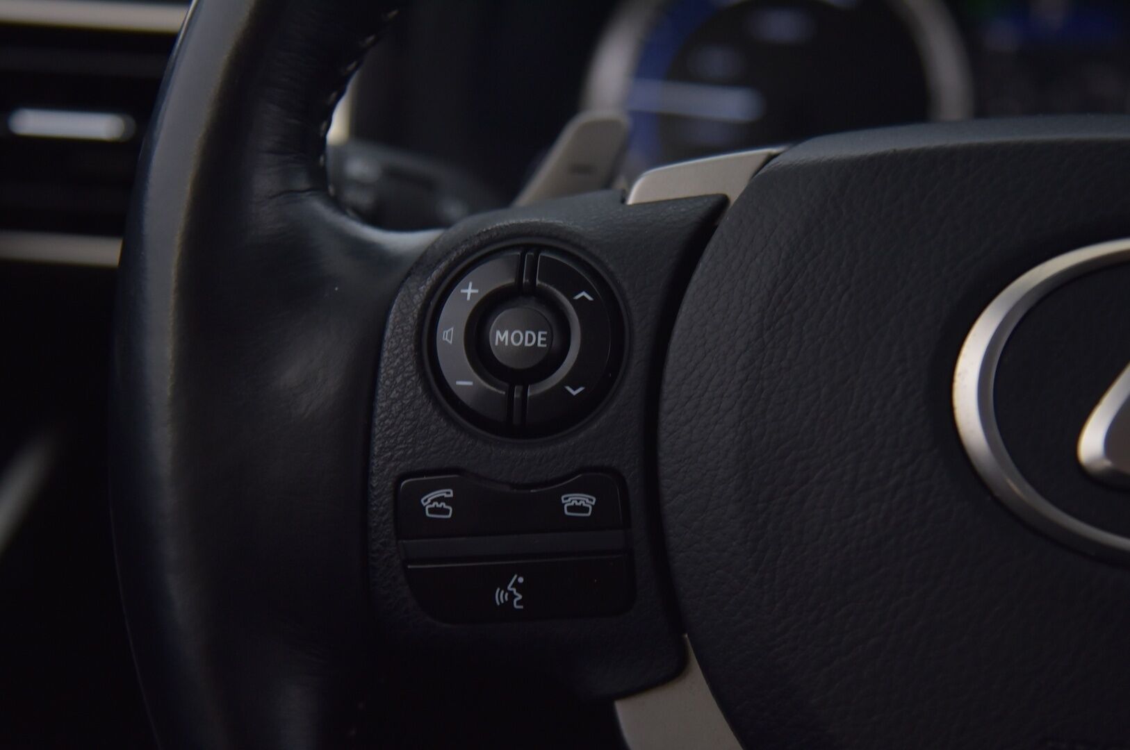 Lexus IS 2015 300h Executive - *Keyless / Koukku / Tutkat  / Merkkihuollot / Gracenote audio / Lohko+sisä*