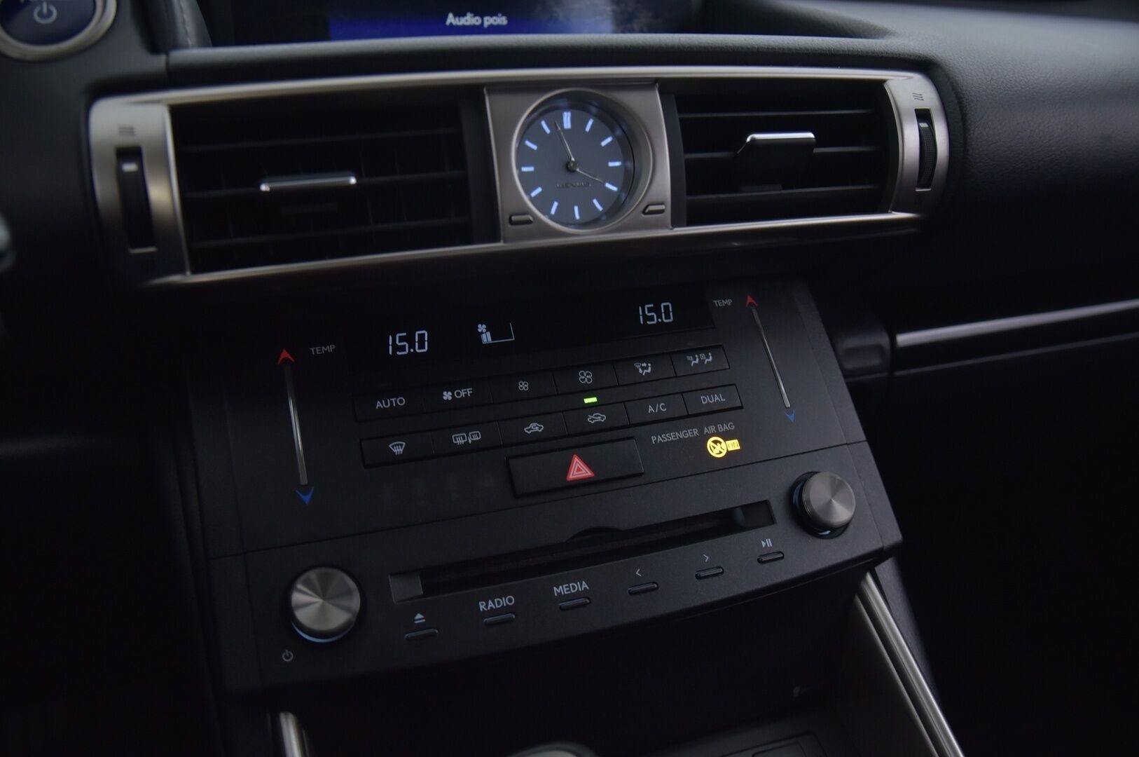 Lexus IS 2015 300h Executive - *Keyless / Koukku / Tutkat  / Merkkihuollot / Gracenote audio / Lohko+sisä*