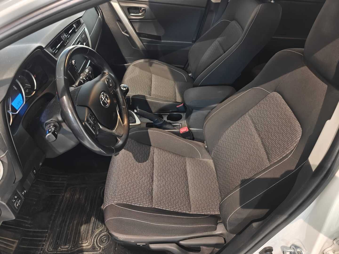 Toyota Auris 2015, kuva 4/5