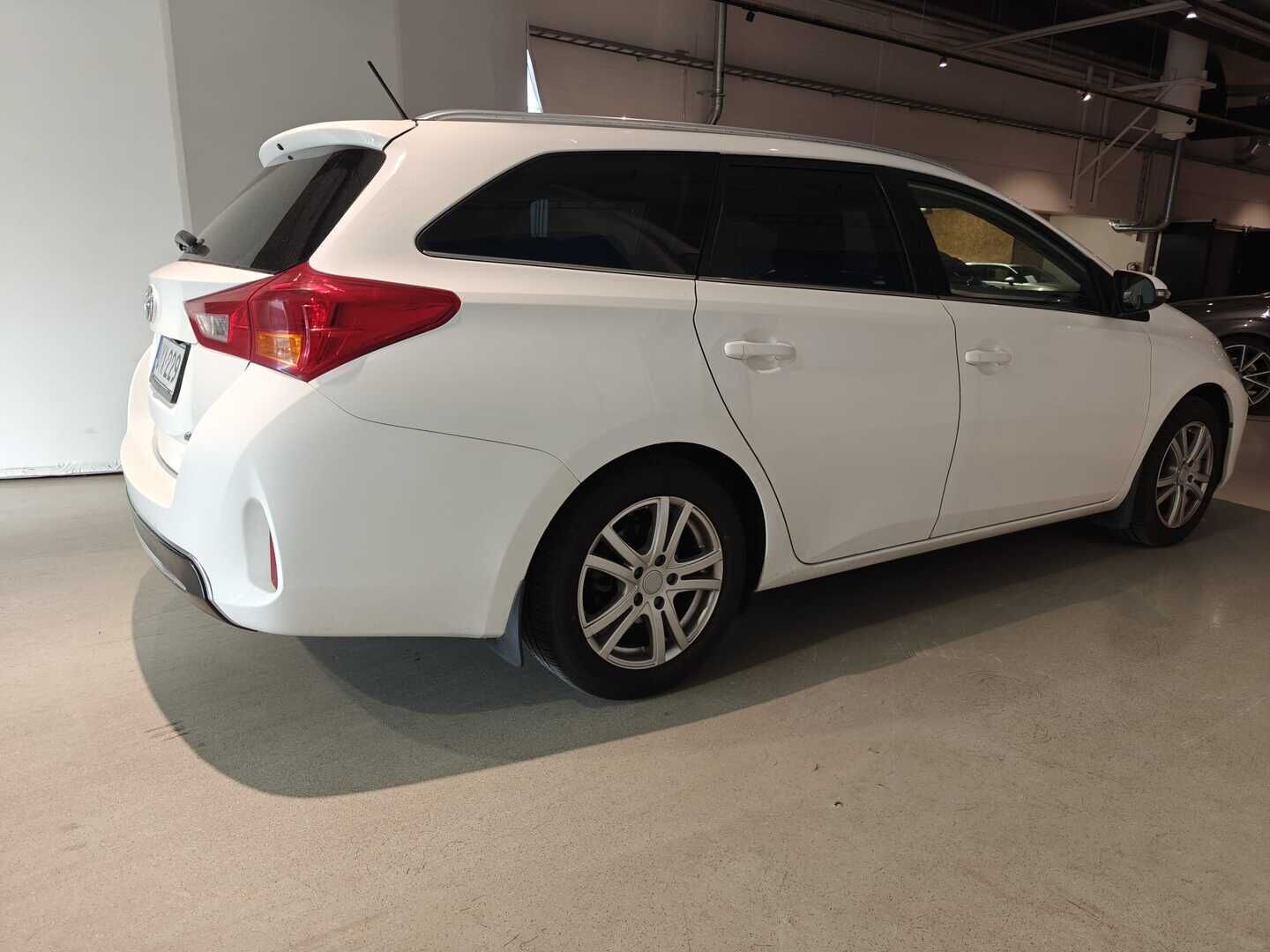 Toyota Auris 2015 Touring Sports 1,6 Valvematic Active Edition - | Vakionopeudensäädin | Lohkolämmitin + sisä | Isofix | peruutuskamera |