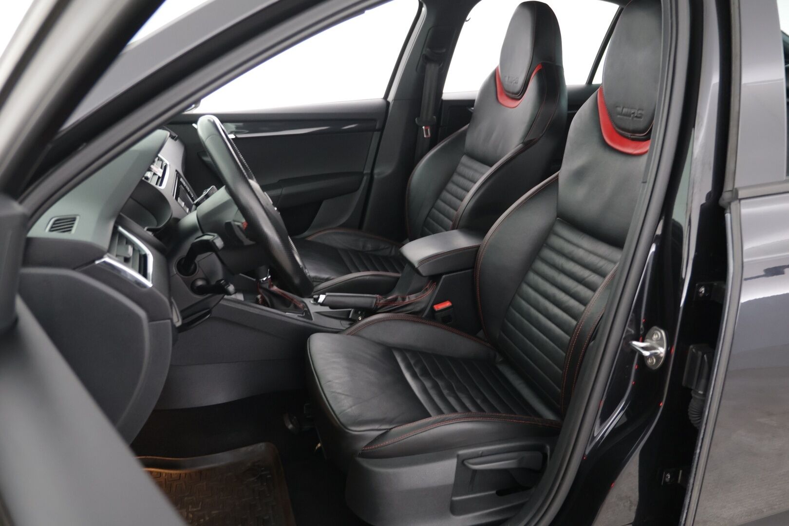 Skoda Octavia 2015 2,0 TSI RS DSG Autom. / ACC / Bluetooth / Keyless / P. tutkat - 1-om. / Suomi-auto / Huippu renkaat