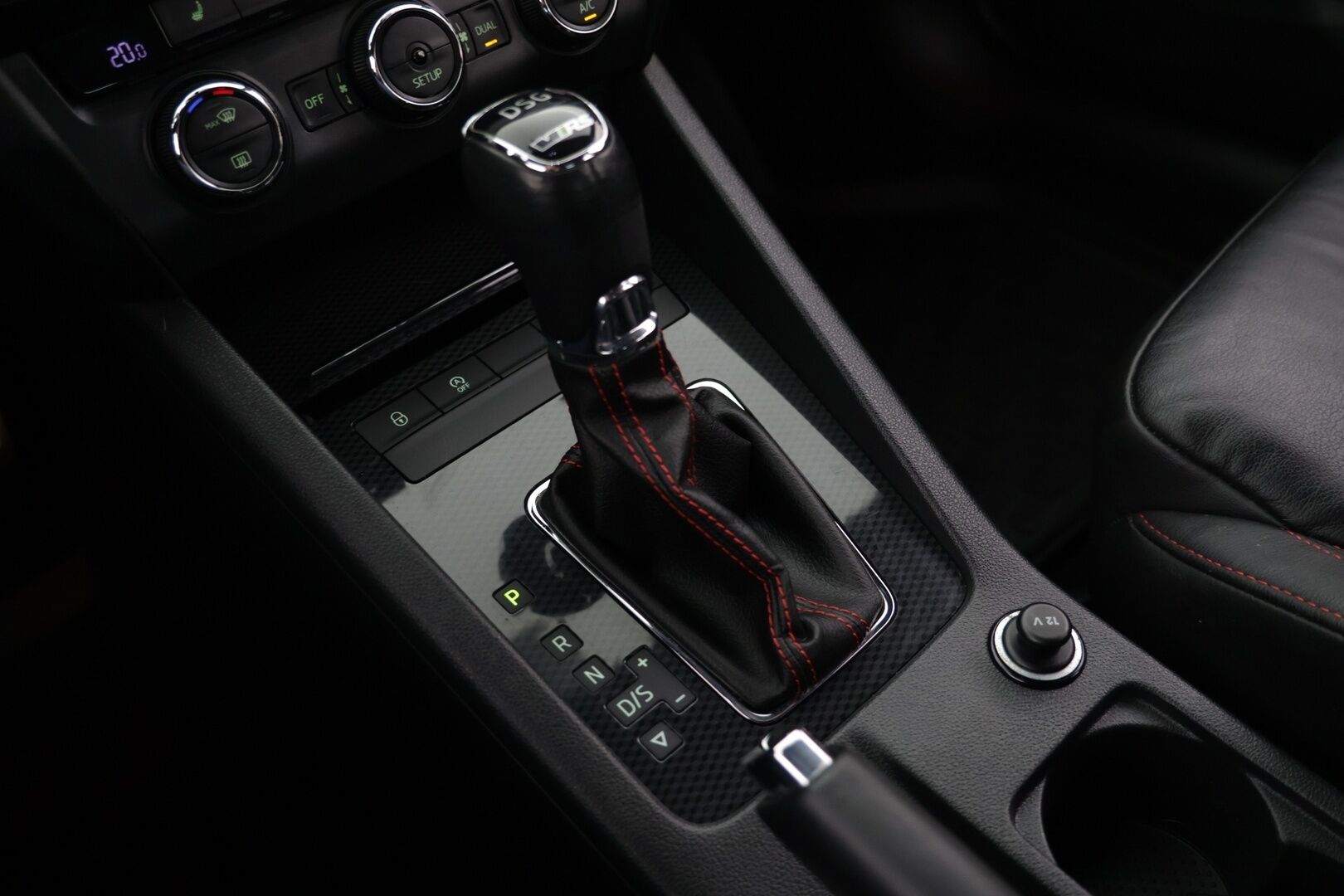 Skoda Octavia 2015 2,0 TSI RS DSG Autom. / ACC / Bluetooth / Keyless / P. tutkat - 1-om. / Suomi-auto / Huippu renkaat