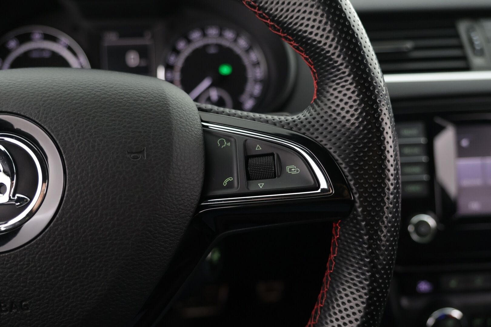 Skoda Octavia 2015 2,0 TSI RS DSG Autom. / ACC / Bluetooth / Keyless / P. tutkat - 1-om. / Suomi-auto / Huippu renkaat