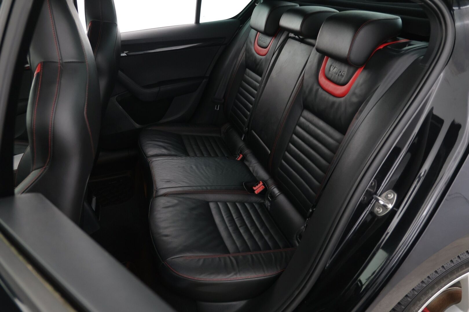 Skoda Octavia 2015 2,0 TSI RS DSG Autom. / ACC / Bluetooth / Keyless / P. tutkat - 1-om. / Suomi-auto / Huippu renkaat