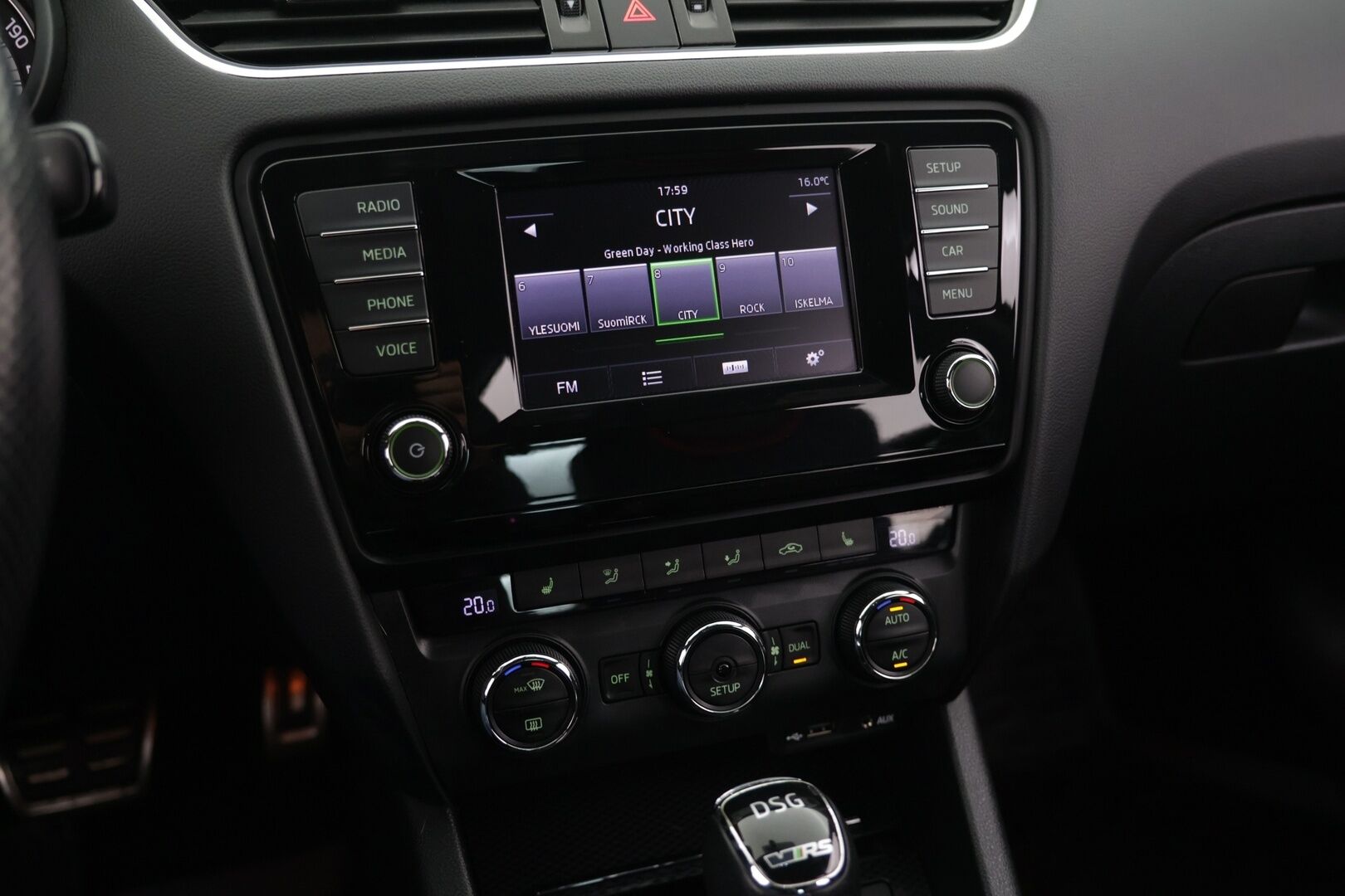 Skoda Octavia 2015 2,0 TSI RS DSG Autom. / ACC / Bluetooth / Keyless / P. tutkat - 1-om. / Suomi-auto / Huippu renkaat