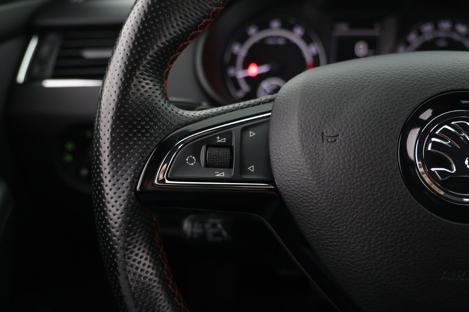 Skoda Octavia 2015 2,0 TSI RS DSG Autom. / ACC / Bluetooth / Keyless / P. tutkat - 1-om. / Suomi-auto / Huippu renkaat