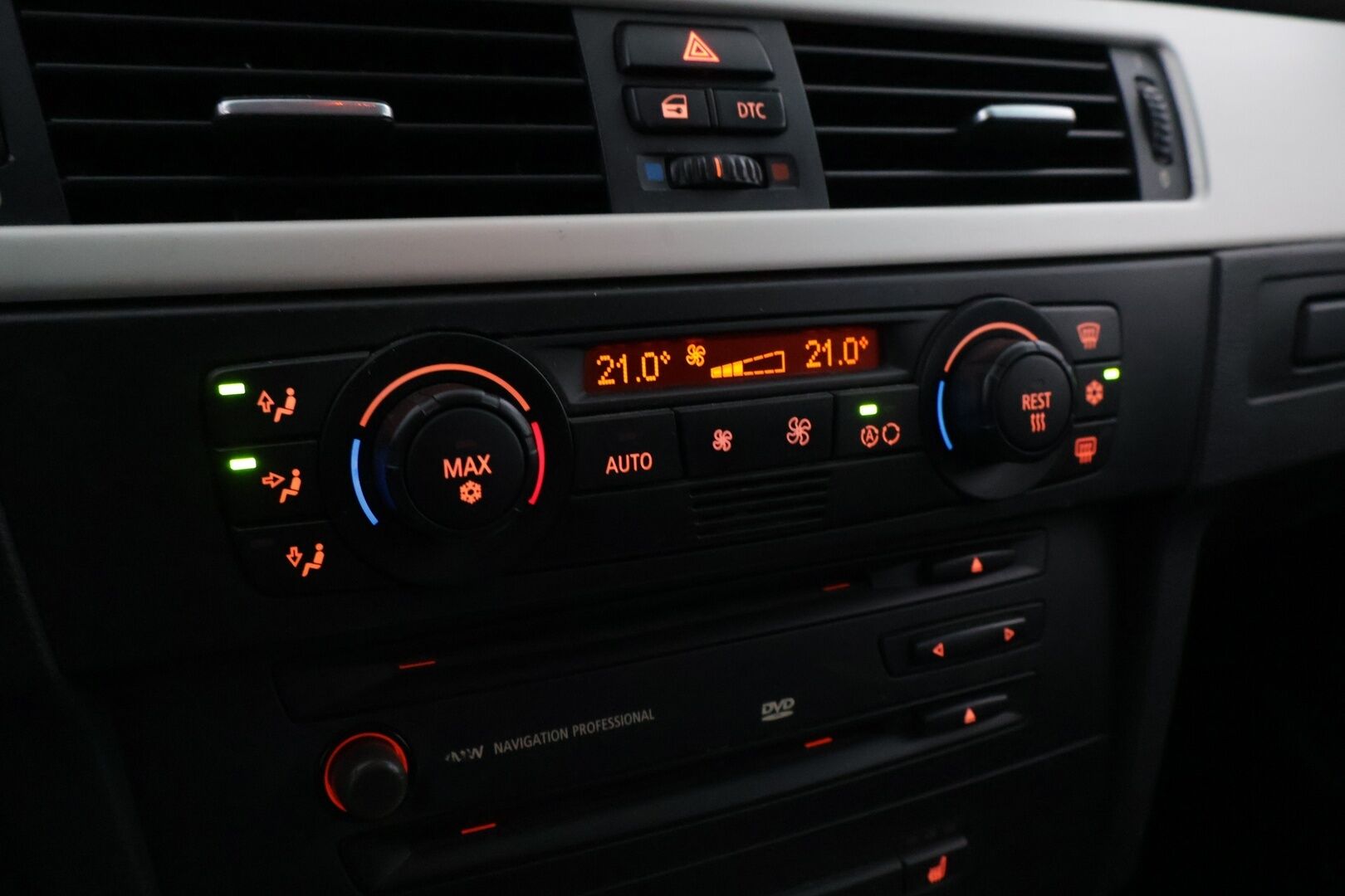 BMW 320D 2006 - YritysOutlet - Myydään vain yrityksille - | Koukku alletaittuva | Premium Audio | Prof.Nav | Urheiluistuimet | Lohko | 8kk leimaa |