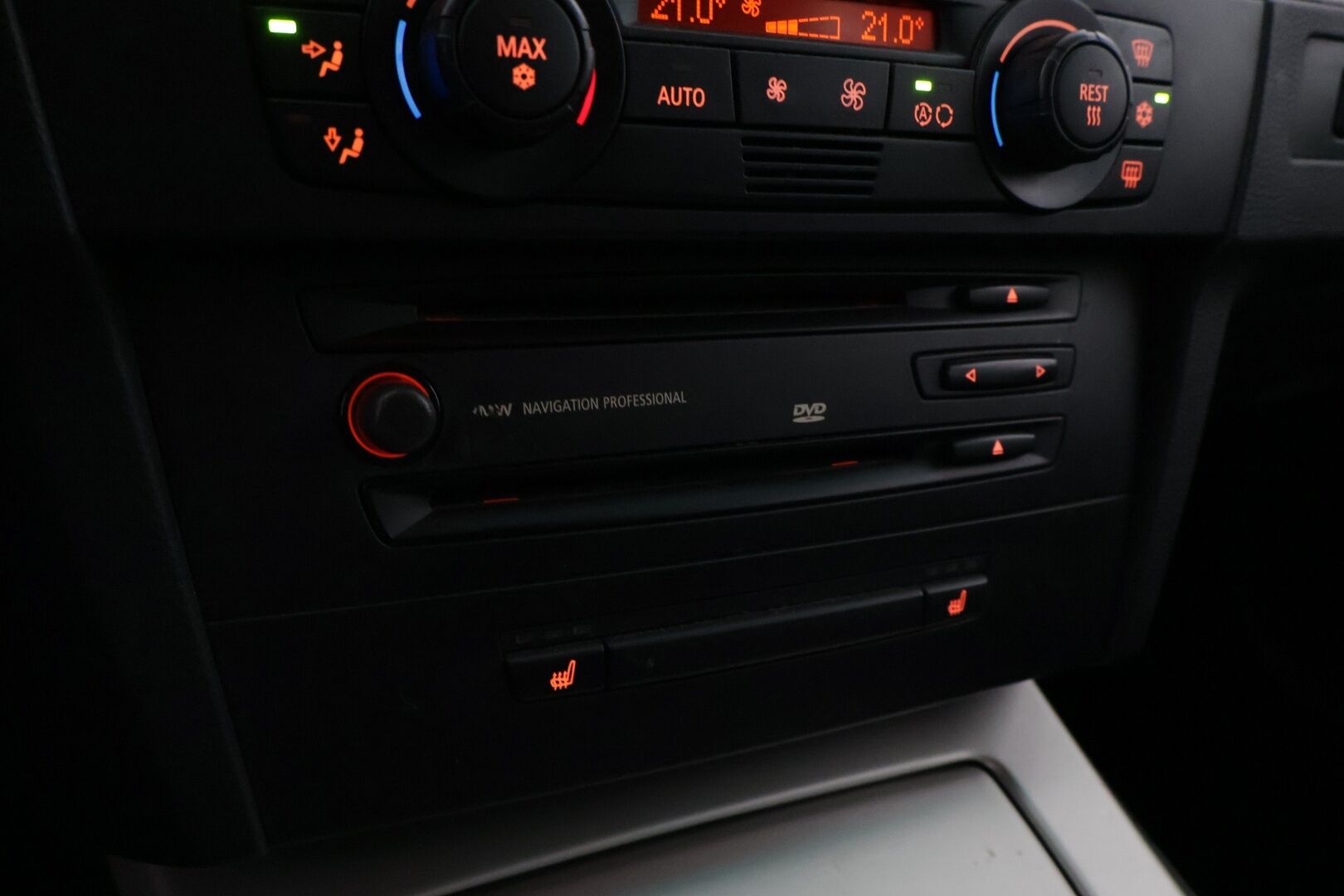 BMW 320D 2006 - YritysOutlet - Myydään vain yrityksille - | Koukku alletaittuva | Premium Audio | Prof.Nav | Urheiluistuimet | Lohko | 8kk leimaa |