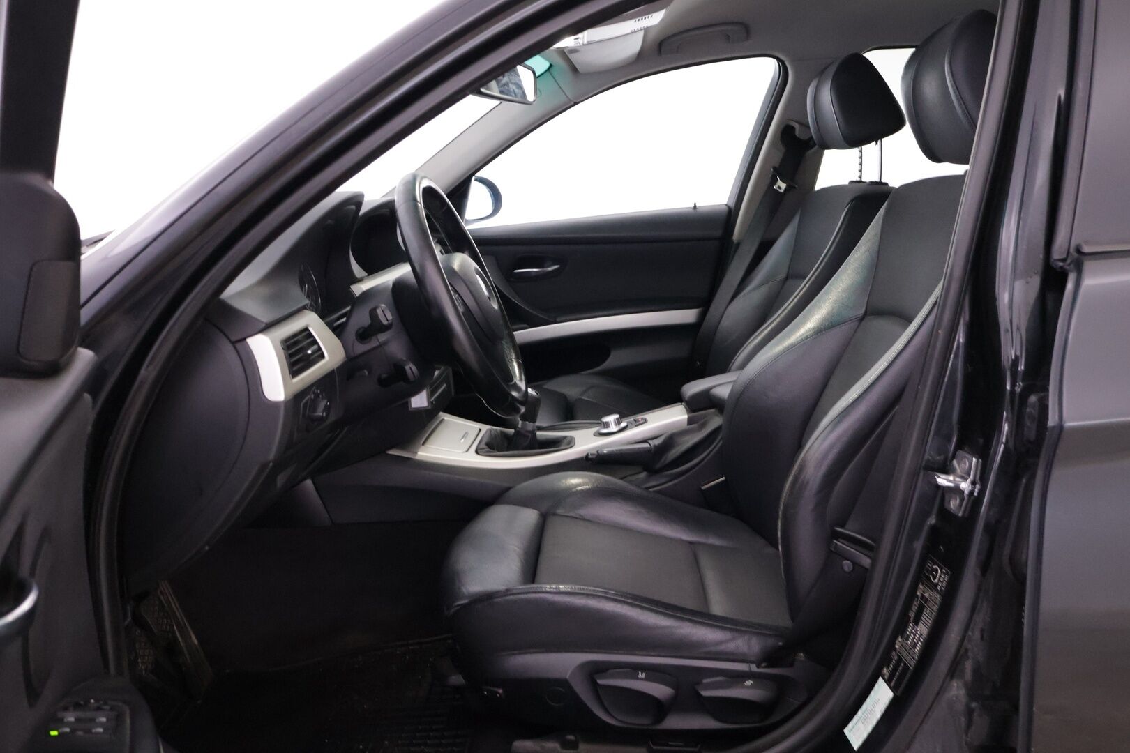BMW 320D 2006 - YritysOutlet - Myydään vain yrityksille - | Koukku alletaittuva | Premium Audio | Prof.Nav | Urheiluistuimet | Lohko | 8kk leimaa |