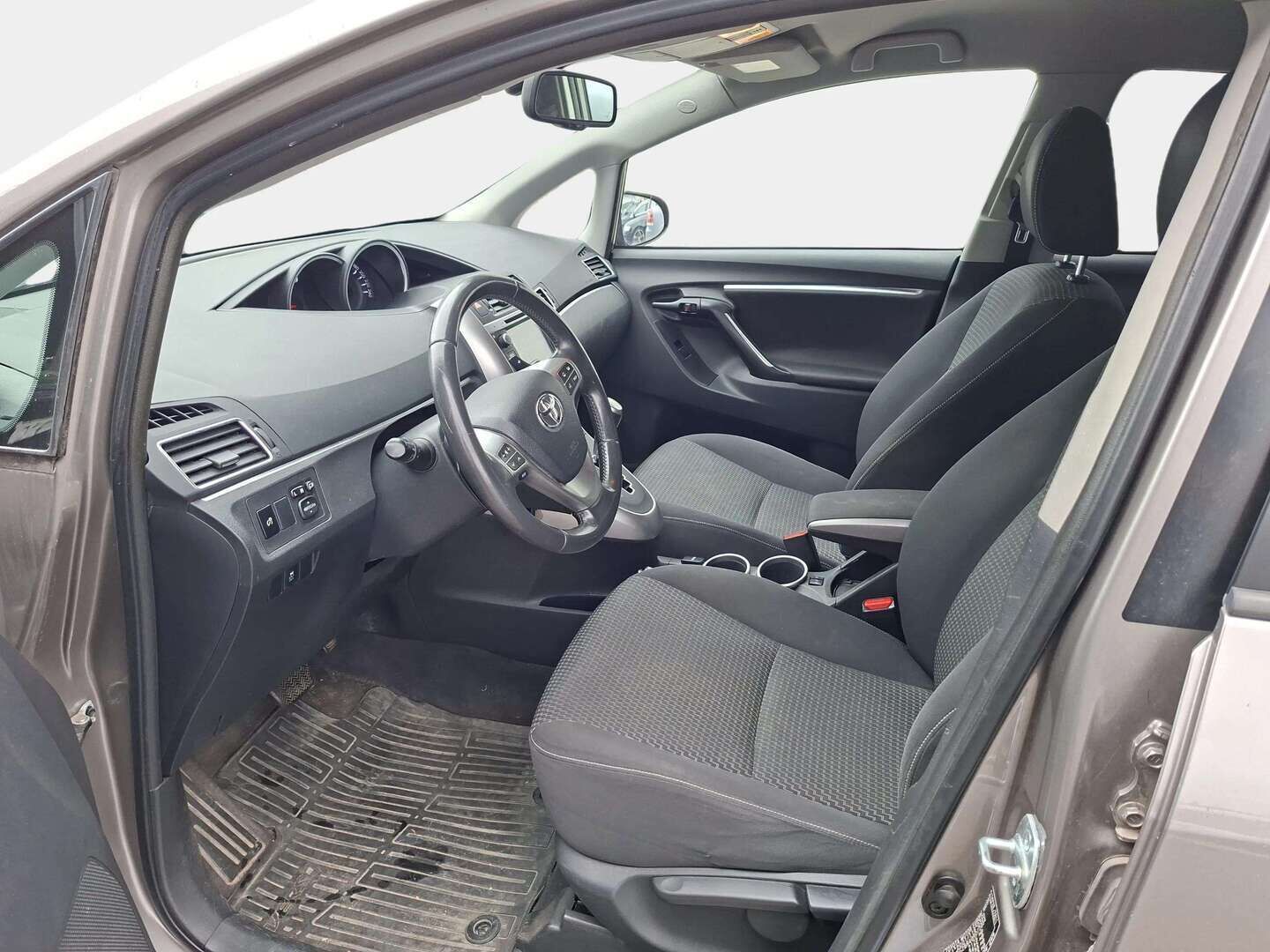 Toyota Verso 2015 1,8 Valvematic Active Multidrive S 7p - 7 Paikkainen | Suomiauto | Peruutuskamera | Lohko&Sisäpistoke | Vakkari | Navi | 2x Renkaat Aluvantein!
