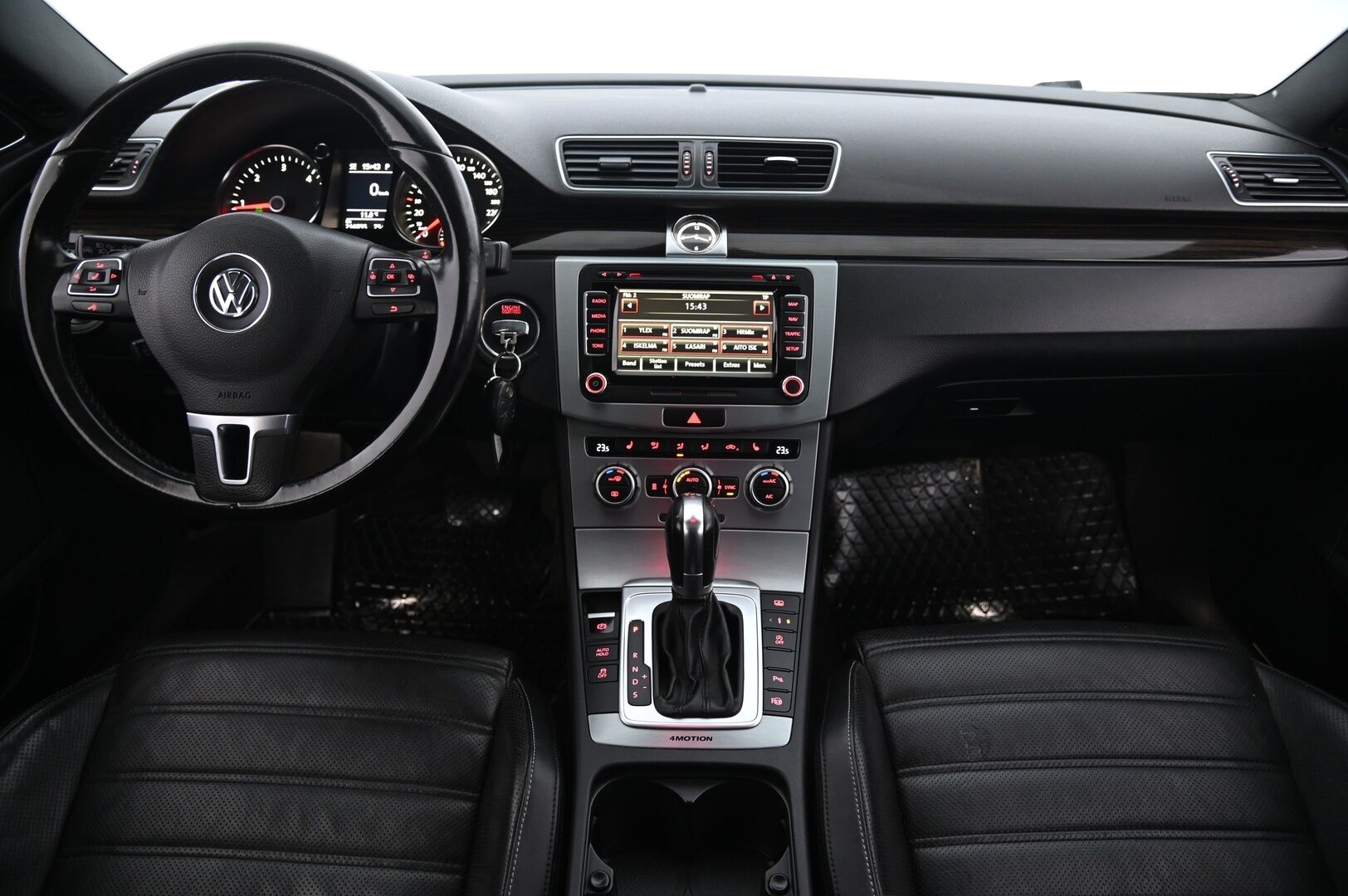 Volkswagen CC 2014 CC 2,0 TDI 130 kW (177 hv) BlueMotion Technology 4MOTION Webasto / Hieronta / Ilmastoidut Nahkapenkit / ACC / Panorama - Peruutuskamera / Nahkasisusta / DCC / Dynaudio / Mustasisäkatto / Leimattu 09/25 
