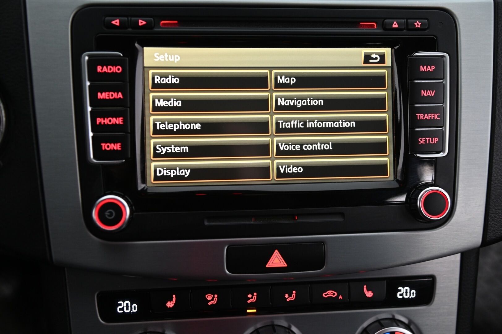 Volkswagen CC 2014 CC 2,0 TDI 130 kW (177 hv) BlueMotion Technology 4MOTION Webasto / Hieronta / Ilmastoidut Nahkapenkit / ACC / Panorama - Peruutuskamera / Nahkasisusta / DCC / Dynaudio / Mustasisäkatto / Leimattu 09/25 