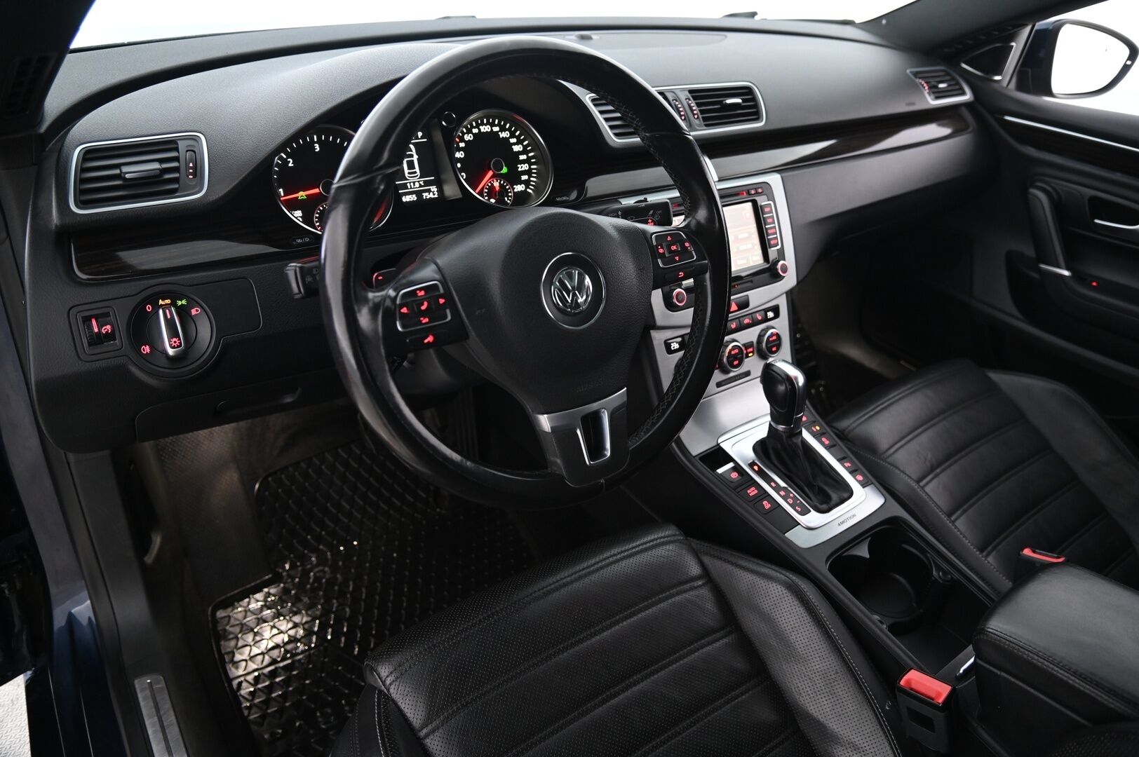 Volkswagen CC 2014 CC 2,0 TDI 130 kW (177 hv) BlueMotion Technology 4MOTION Webasto / Hieronta / Ilmastoidut Nahkapenkit / ACC / Panorama - Peruutuskamera / Nahkasisusta / DCC / Dynaudio / Mustasisäkatto / Huollettu 09/25