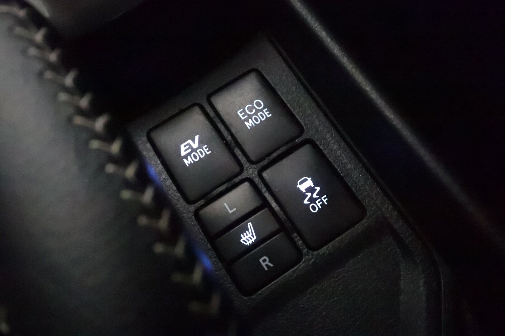 Toyota Yaris 2015 1,5 Hybrid Style * Navi / Facelift / P.kamera / Vakkari / Bluetooth / Penkinlämmittimet / Puolinahat * - Suomi-auto / Kahdet renkaat aluvanteilla - HULLUT AVAJAISHULINAT KORKOTARJOUS 3,29 %