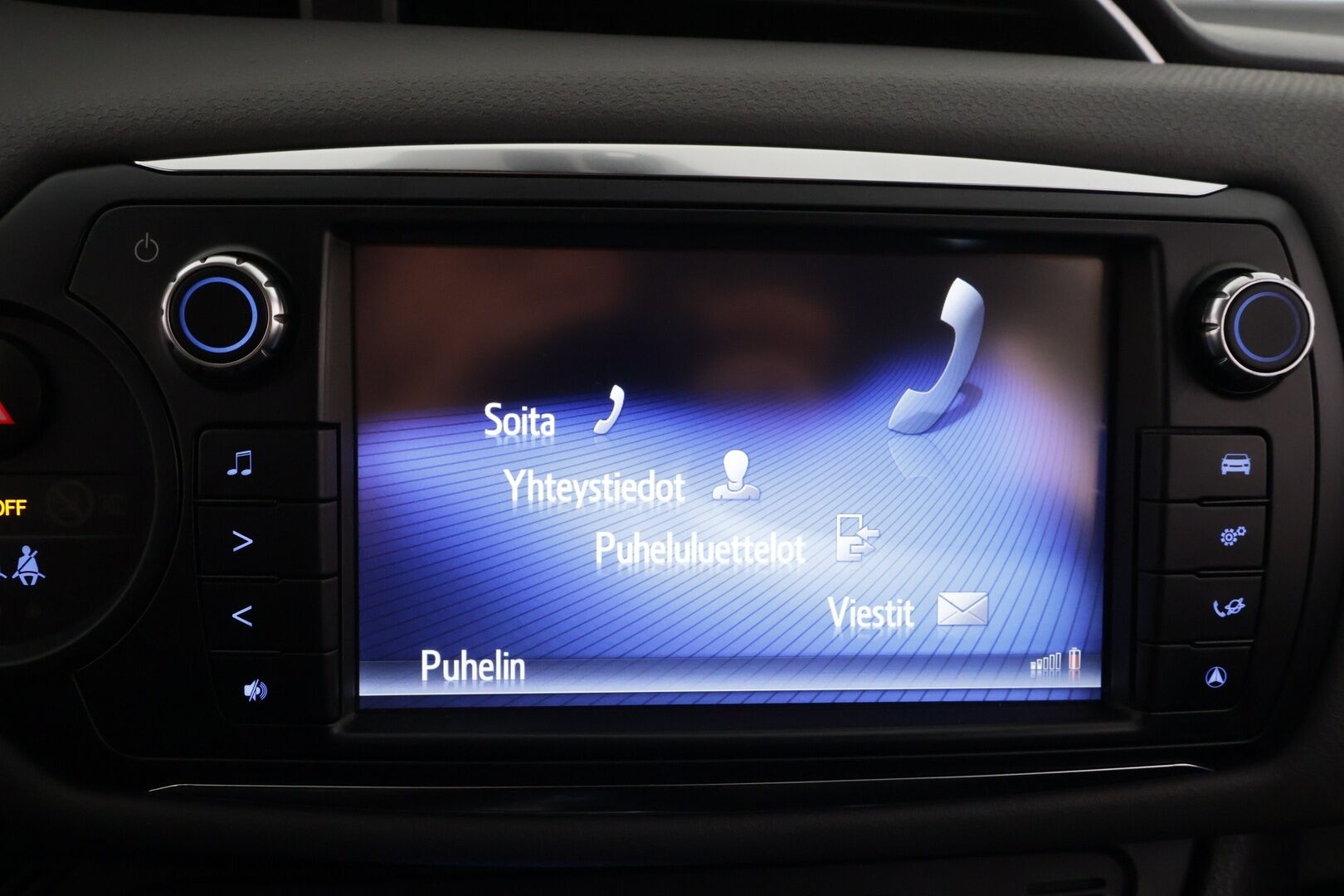 Toyota Yaris 2015 1,5 Hybrid Style * Navi / Facelift / P.kamera / Vakkari / Bluetooth / Penkinlämmittimet / Puolinahat * - Suomi-auto / Kahdet renkaat aluvanteilla - HULLUT AVAJAISHULINAT KORKOTARJOUS 3,29 %