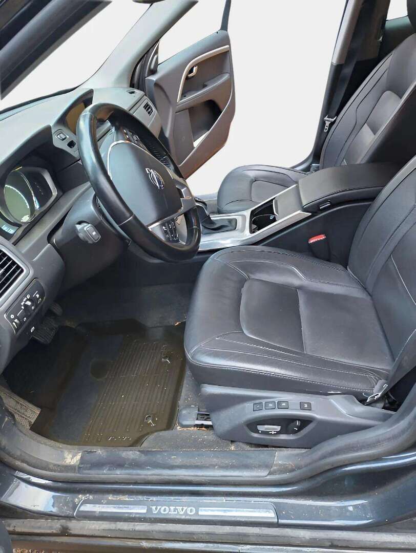 Volvo V70 2015 D5 AWD Summum Edition aut * Adapt.Vakkari / Webasto / Nahkasisusta / Vetokoukku / Sähköluukku / Digimittaristo * - Juuri katsastettu! / Suomi-auto / Jakohihna tehty