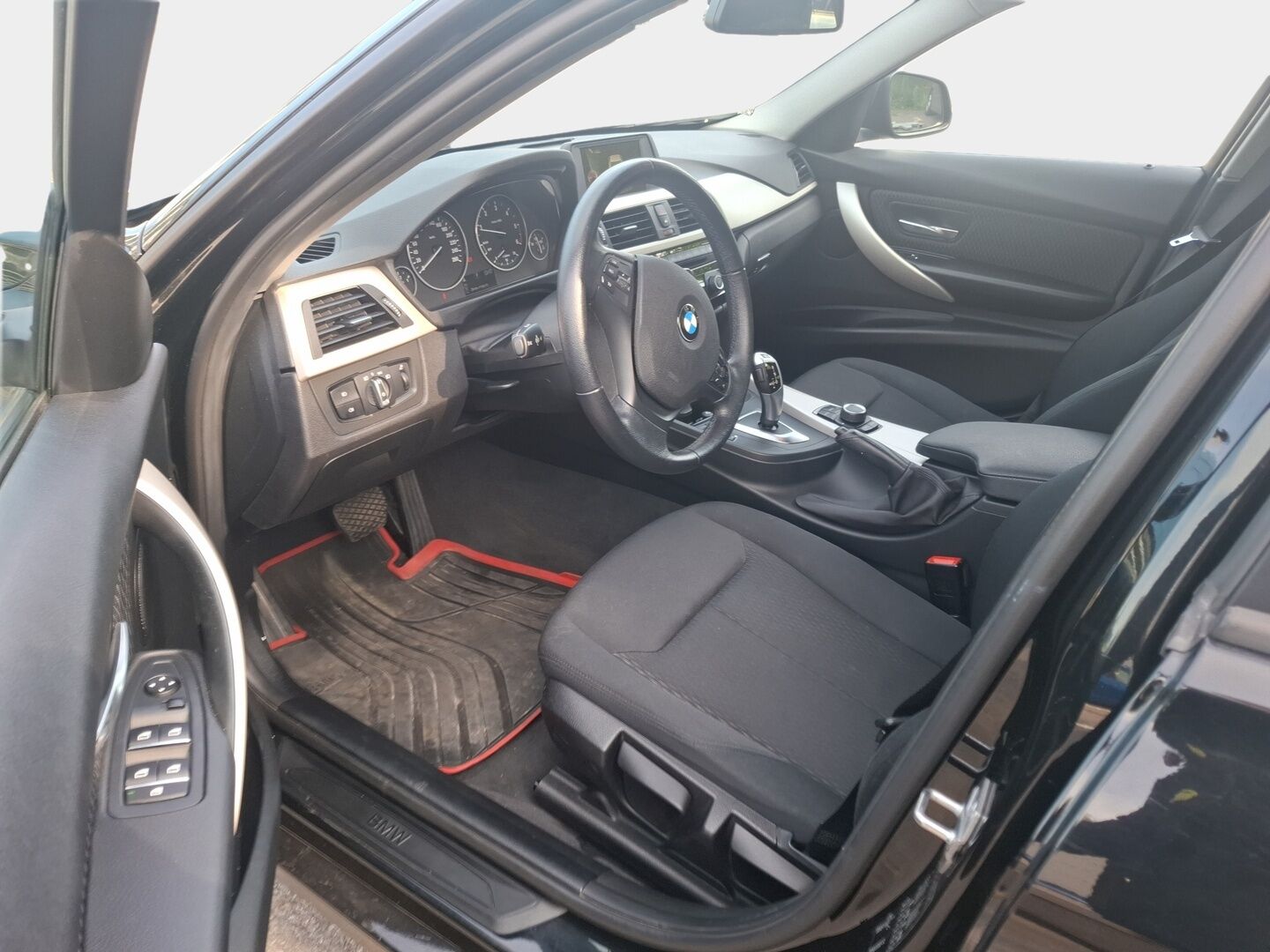 BMW 316 2016 F30 Sedan 316d A Business - | Facelift | Lohko | Särmät huollot | Tutka | Vakkari | Bluetooth | Pienet kilometrit | 2x hyväkuntoiset renkaat vanteineen |