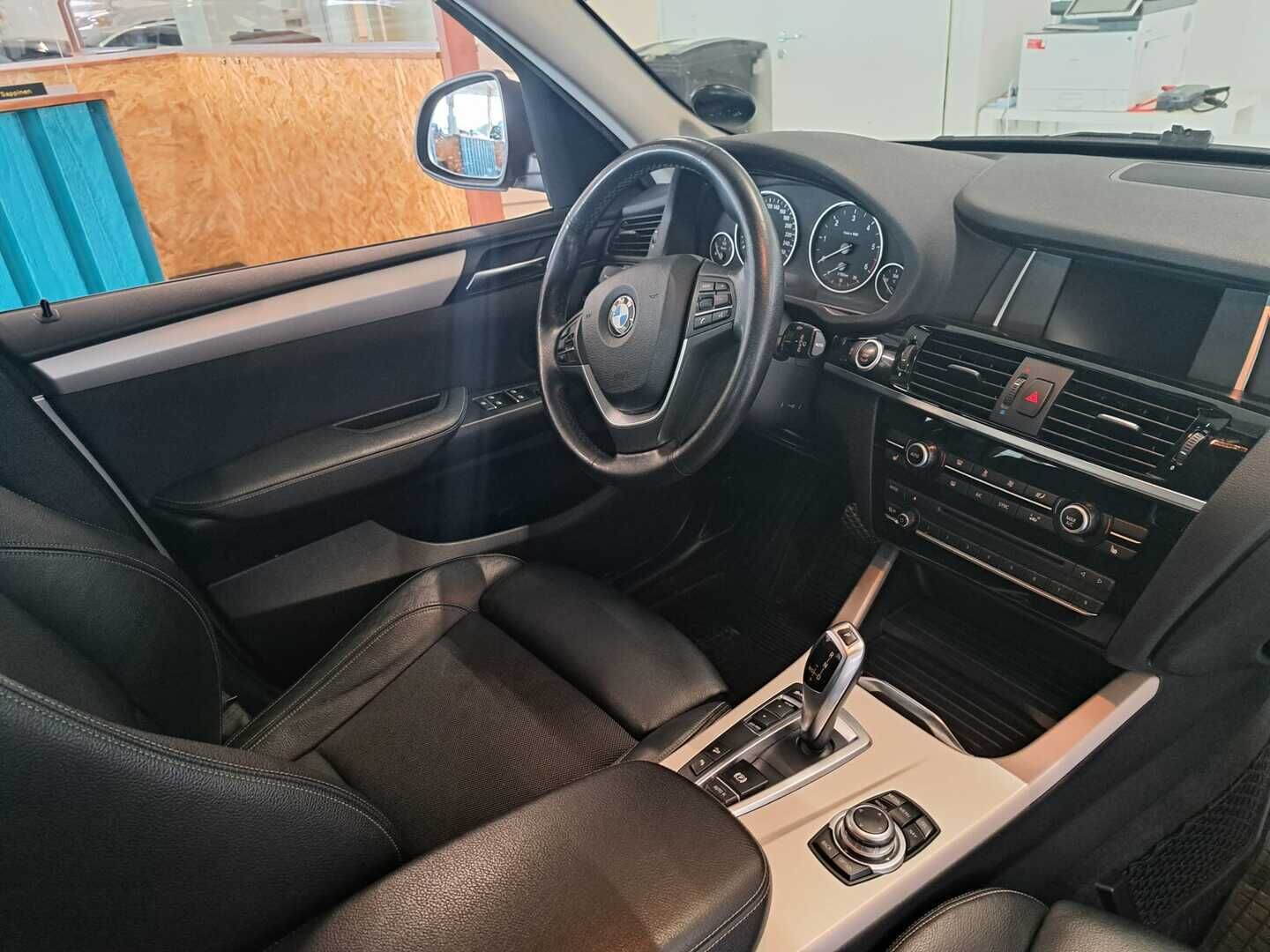 BMW X3 2015 F25 xDrive20d A Business - Koukku / Lohko+Sisä / Sport-penkit / Nahat Muistilla / Sähköinen takaluukku