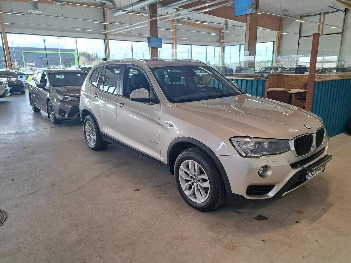 BMW X3 2015 F25 xDrive20d A Business - Koukku / Lohko+Sisä / Sport-penkit / Nahat Muistilla / Sähköinen takaluukku