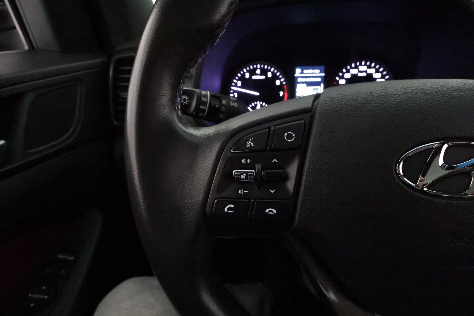 Hyundai Tucson 2018 1,6 T-GDI 177 hv 4WD 7-DCT-aut Premium *ACC / KRELL / Sähköpenkit / Ilmastoidut nahat / 360° / Lohkolämmitin / Panorama* - LED / Navi / KeylessGo / Koukku / Suomi-auto / Merkkihuollettu