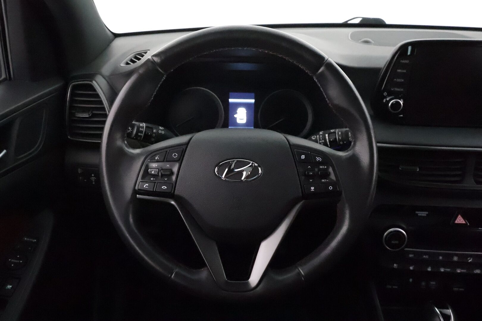 Hyundai Tucson 2018 1,6 T-GDI 177 hv 4WD 7-DCT-aut Premium *ACC / KRELL / Sähköpenkit / Ilmastoidut nahat / 360° / Lohkolämmitin / Panorama* - LED / Navi / KeylessGo / Koukku / Suomi-auto / Merkkihuollettu