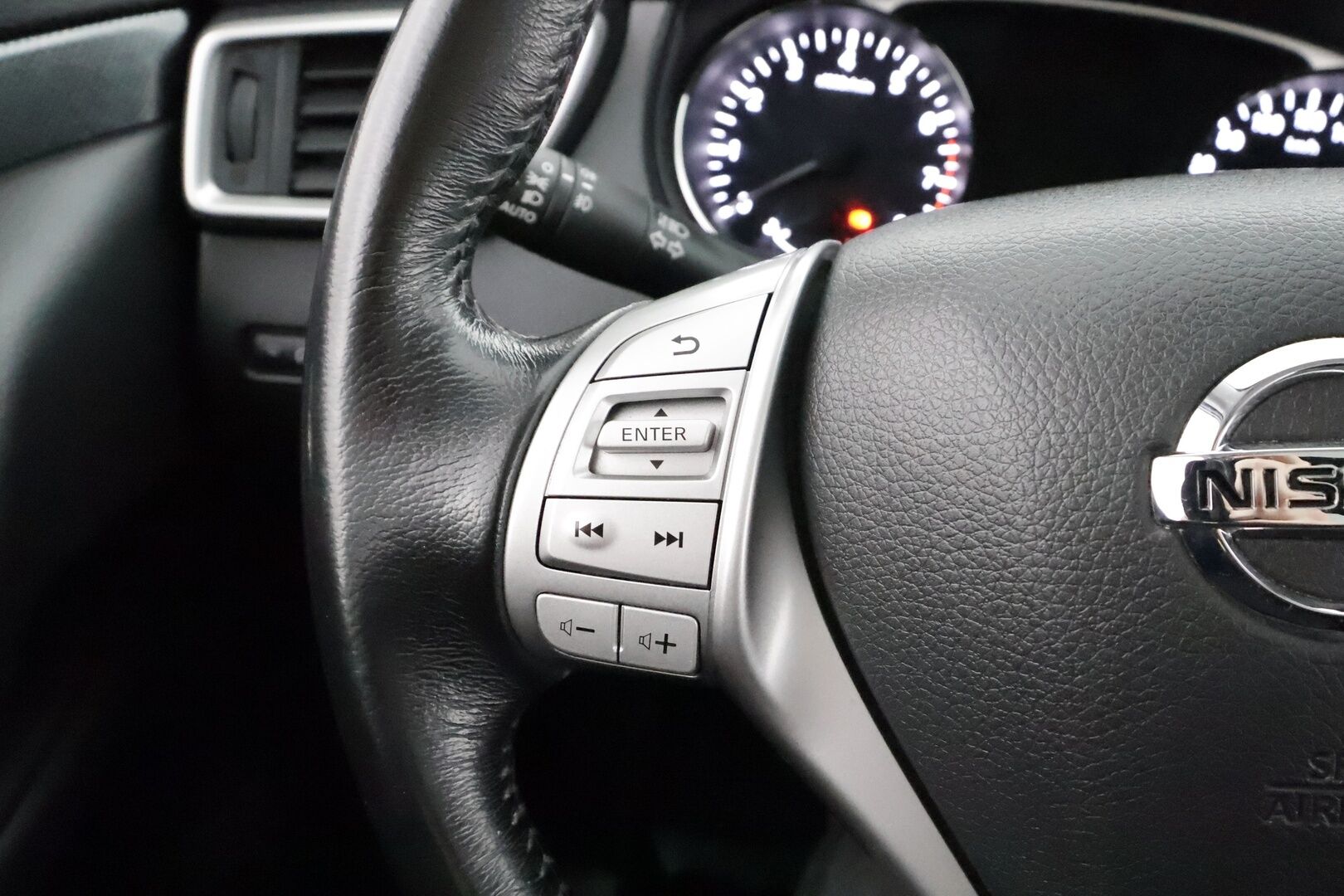 Nissan X-Trail 2015 DIG-T 163 Tekna 2WD 6 MT 7 Seats E6 * Sisätilanlämmitin / Kaistavahti / Navi / Panorama / Nahkaverhoilu / Keyless * - LED / 360° Kamera / Suomi-auto / Kahdet renkaat - HULLU BLACKWEEK KORKOTARJOUS 2,49%