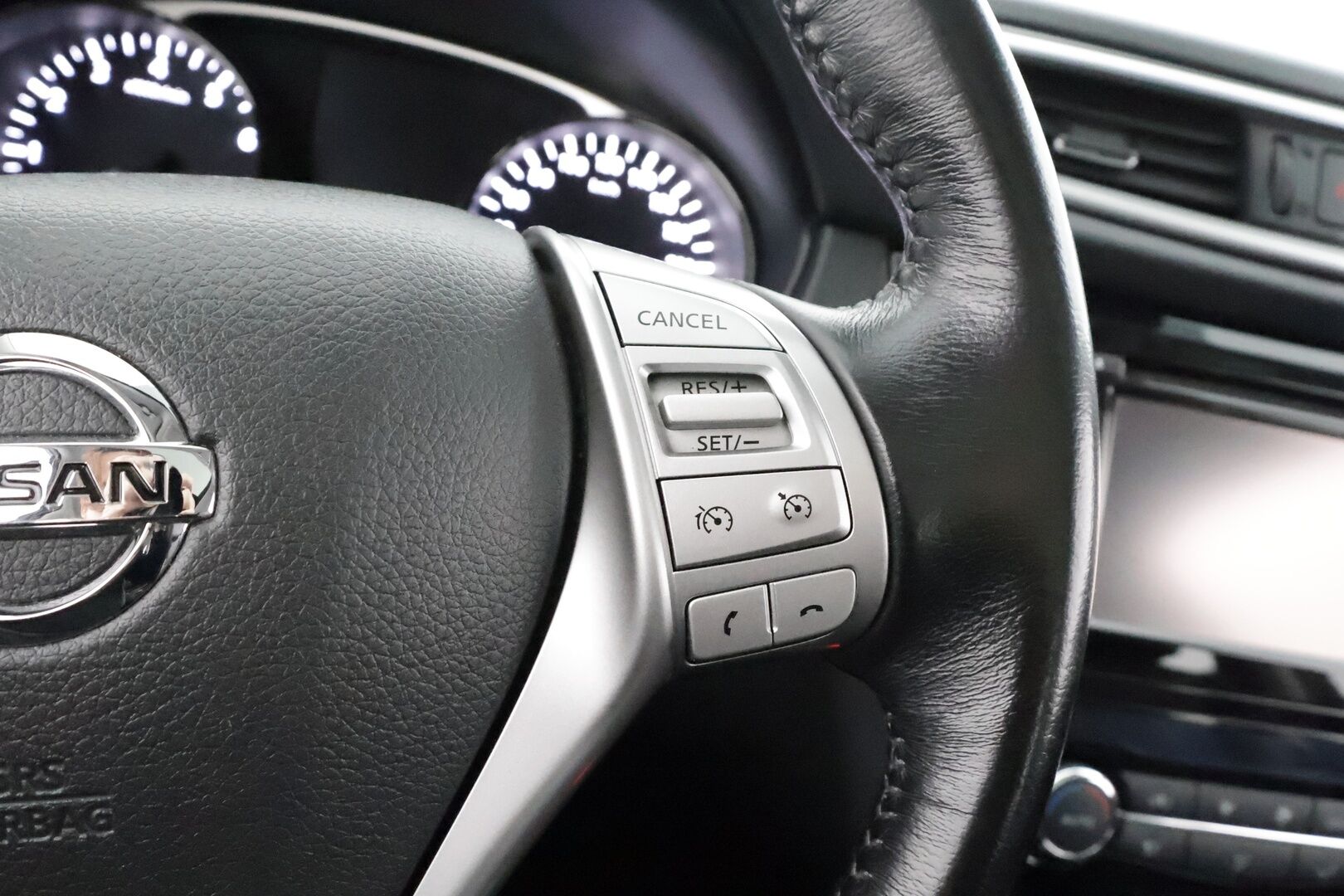 Nissan X-Trail 2015 DIG-T 163 Tekna 2WD 6 MT 7 Seats E6 * Sisätilanlämmitin / Kaistavahti / Navi / Panorama / Nahkaverhoilu / Keyless * - LED / 360° Kamera / Suomi-auto / Kahdet renkaat - HULLU BLACKWEEK KORKOTARJOUS 2,49%