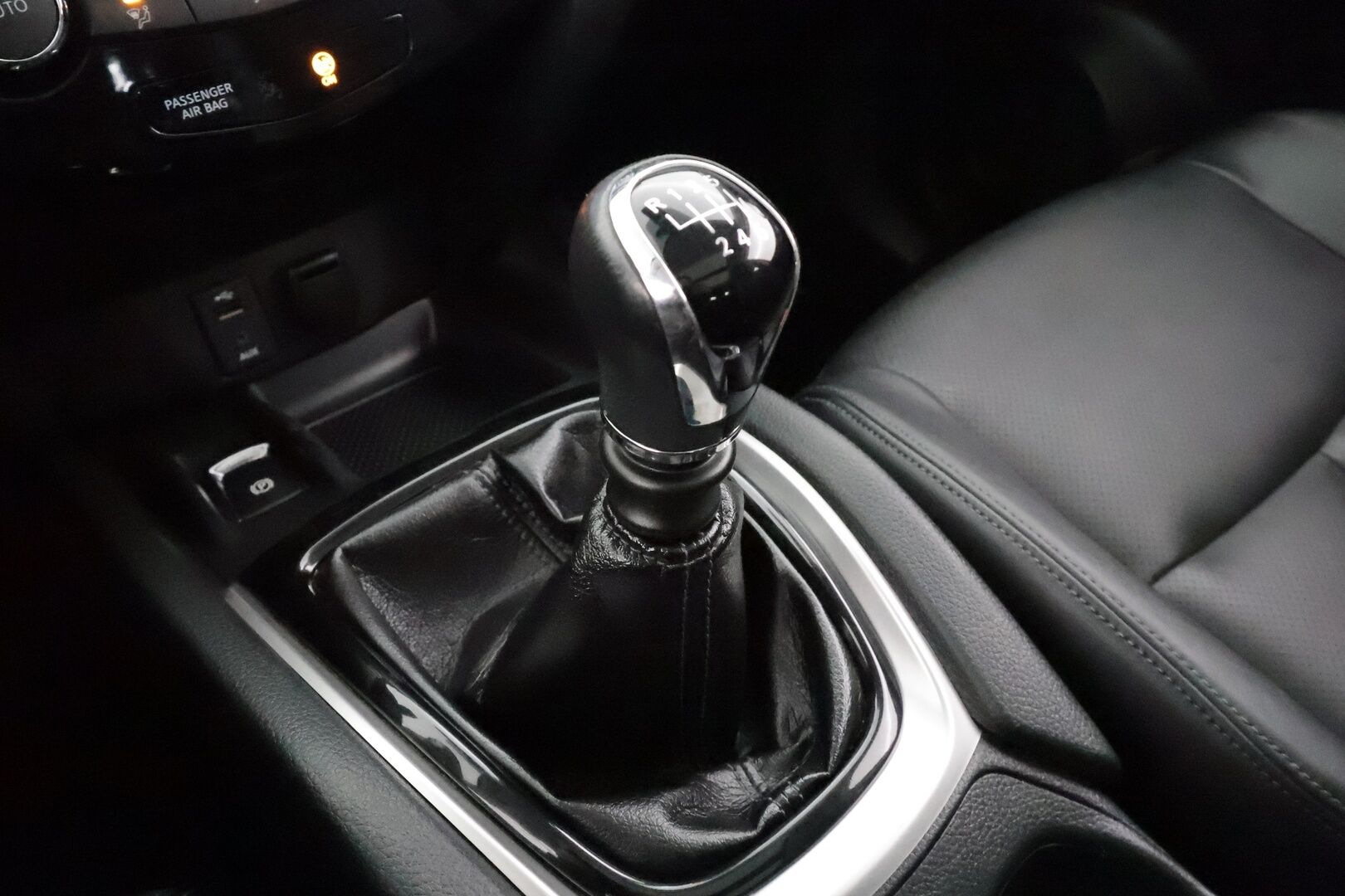 Nissan X-Trail 2015 DIG-T 163 Tekna 2WD 6 MT 7 Seats E6 * Sisätilanlämmitin / Kaistavahti / Navi / Panorama / Nahkaverhoilu / Keyless * - LED / 360° Kamera / Suomi-auto / Kahdet renkaat - HULLU BLACKWEEK KORKOTARJOUS 2,49%