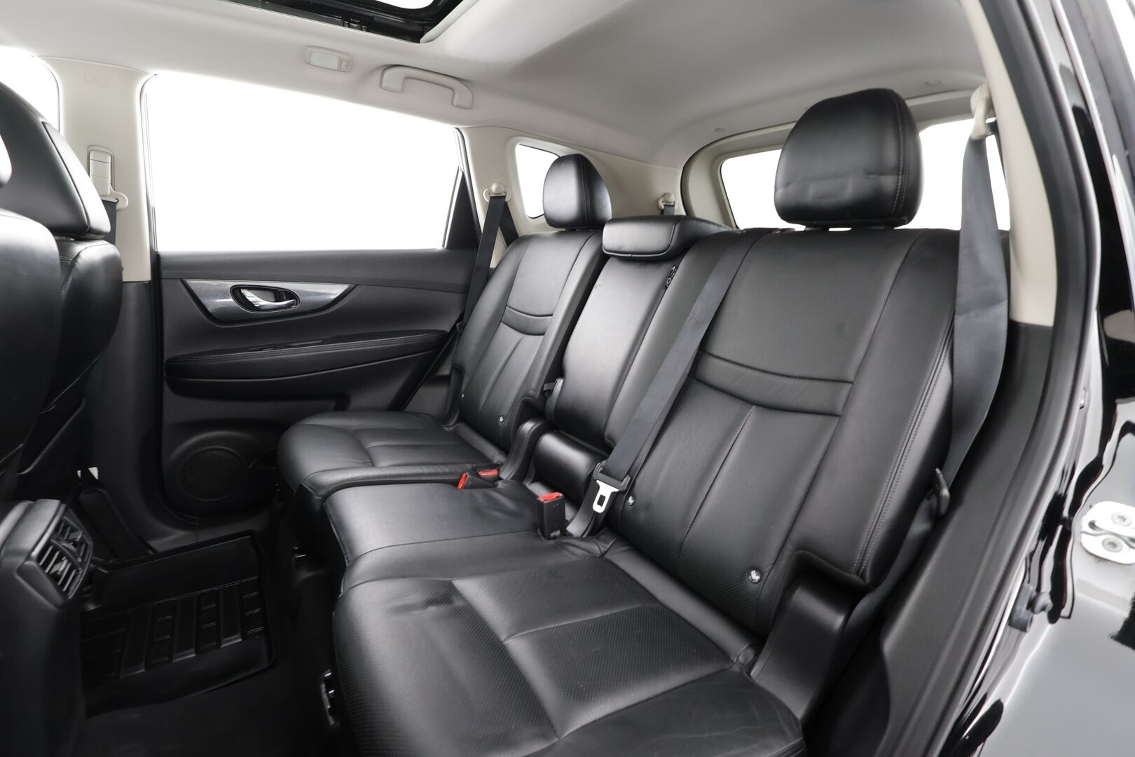 Nissan X-Trail 2015 DIG-T 163 Tekna 2WD 6 MT 7 Seats E6 * Sisätilanlämmitin / Kaistavahti / Navi / Panorama / Nahkaverhoilu / Keyless * - LED / 360° Kamera / Suomi-auto / Kahdet renkaat - HULLU BLACKWEEK KORKOTARJOUS 2,49%